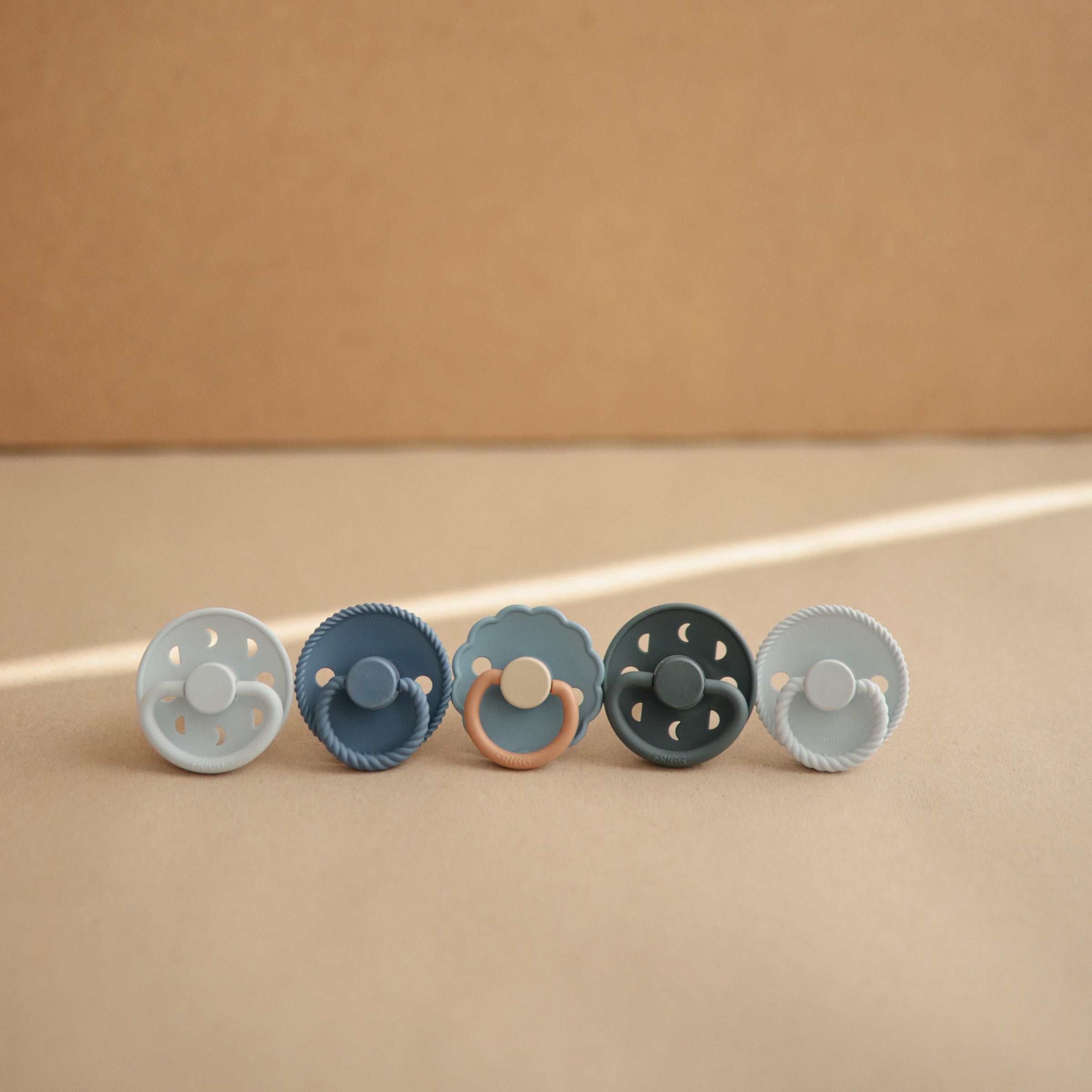 FRIGG Daisy Natural Rubber Pacifier 2-Pack {Drop Ship}