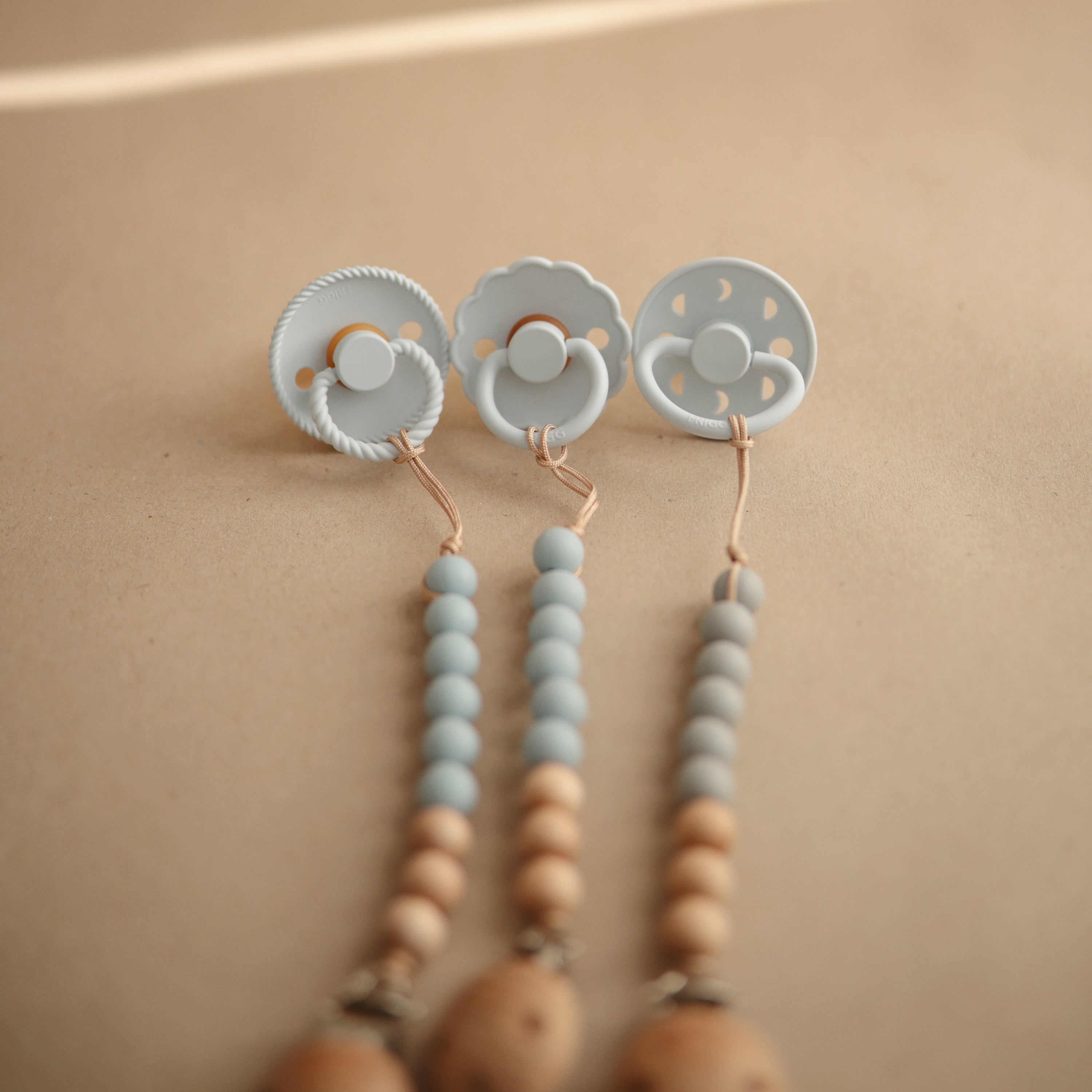 Silicone Pacifier Clip | Eva {Drop Ship}