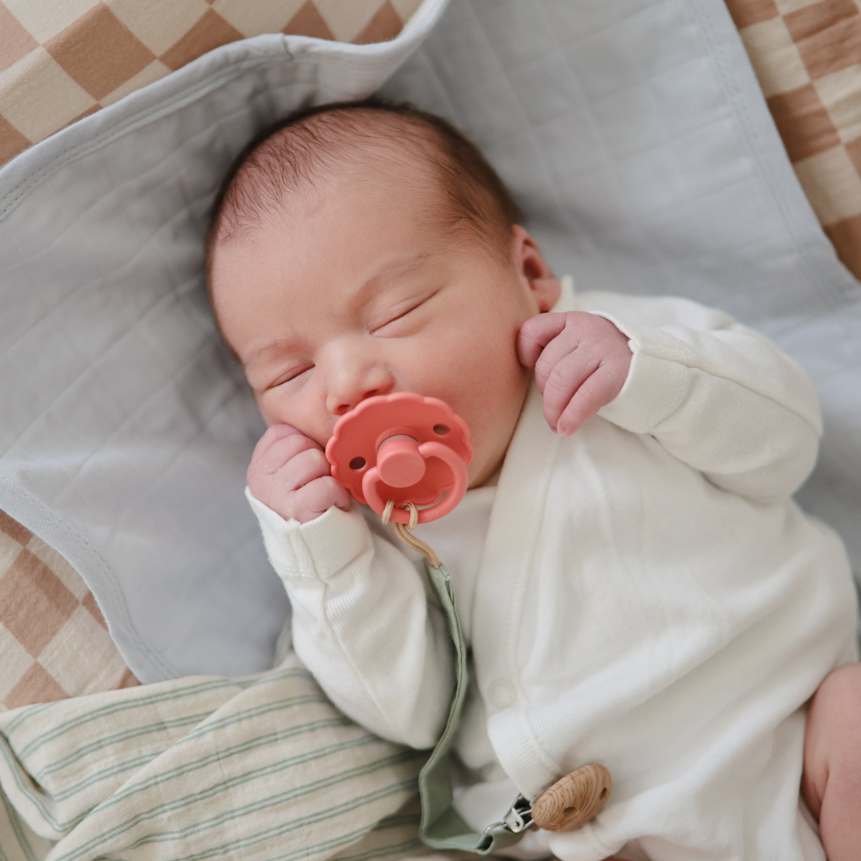 FRIGG Daisy Natural Rubber Pacifier 2-Pack {Drop Ship}
