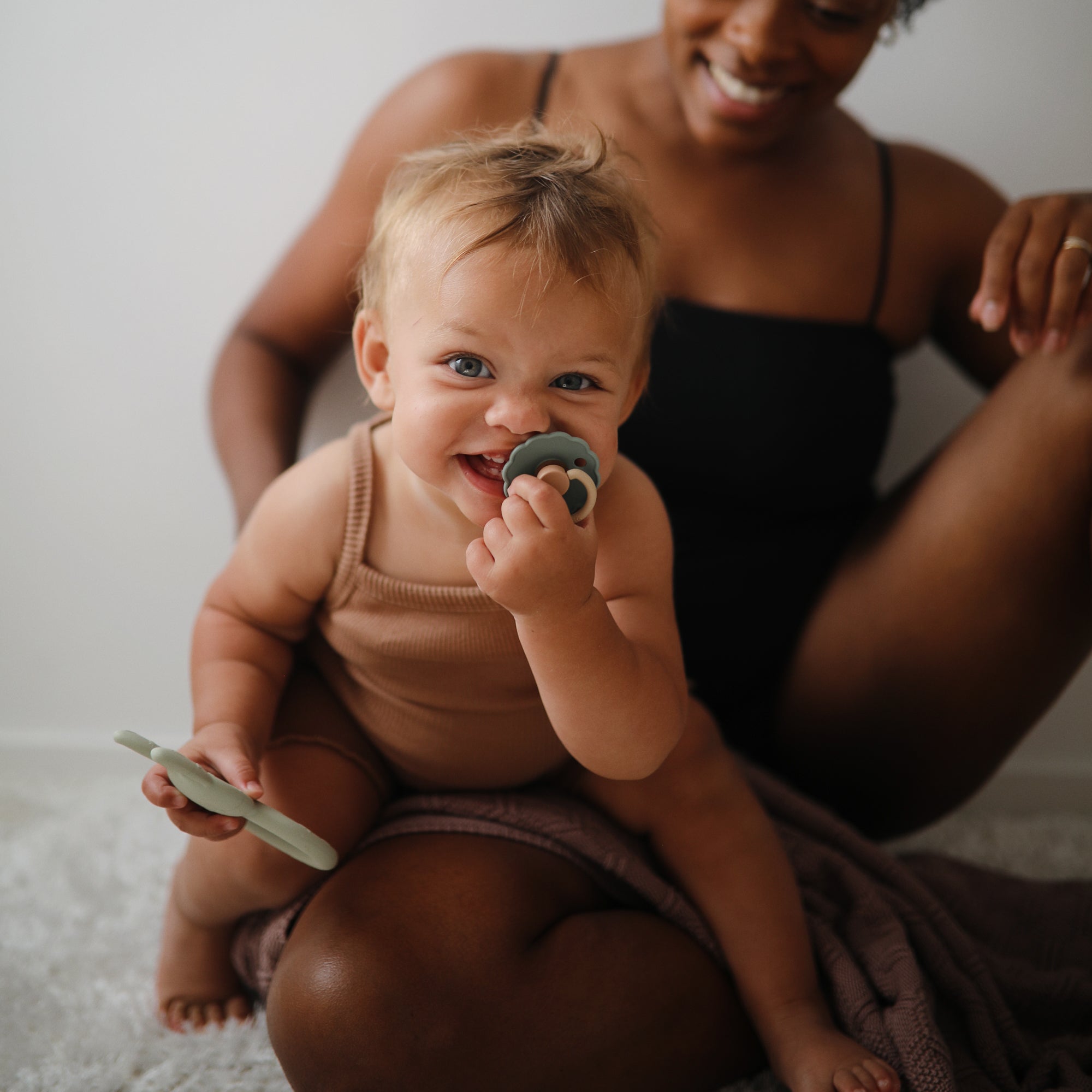 FRIGG Daisy Natural Rubber Pacifier 2-Pack {Drop Ship}