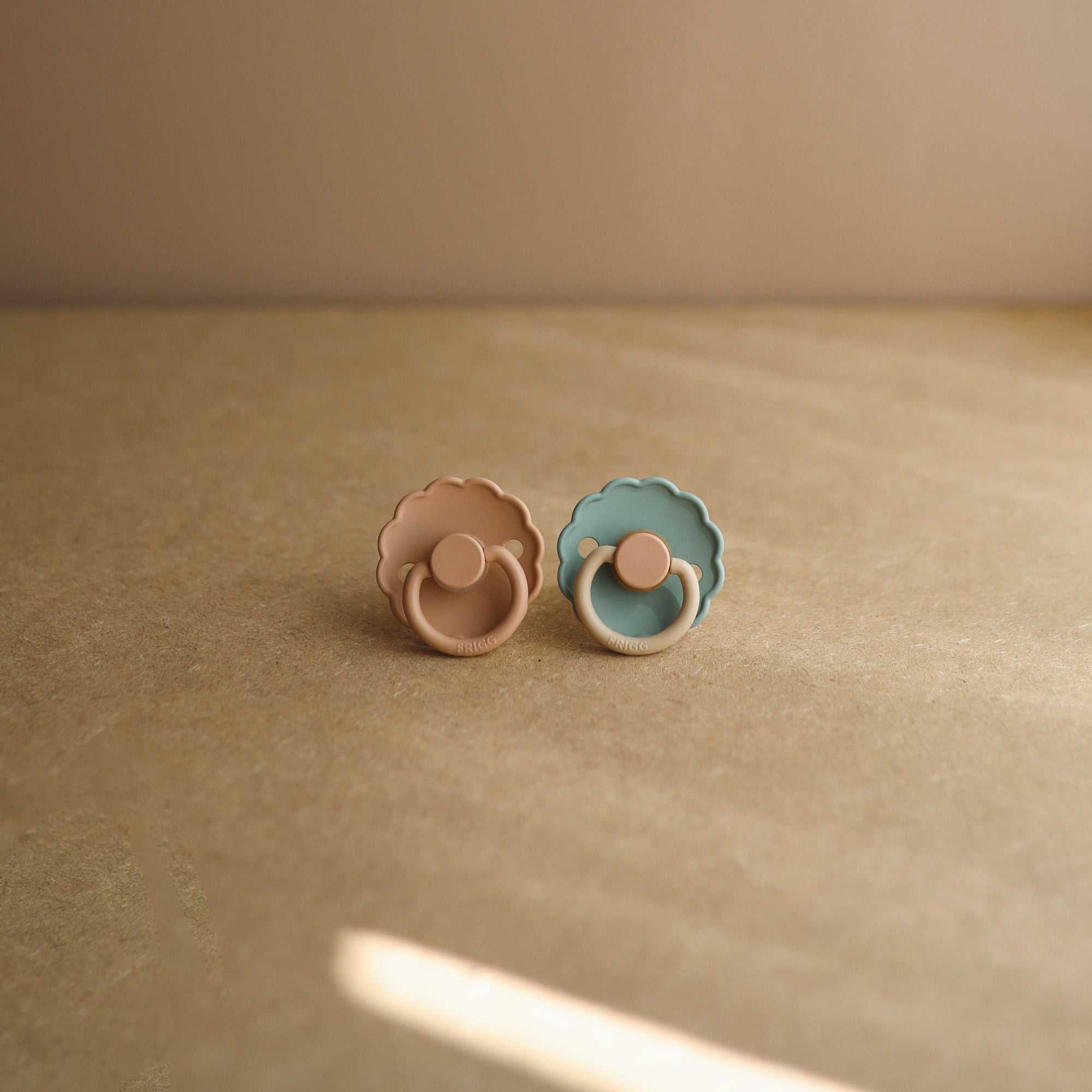 FRIGG Daisy Natural Rubber Pacifier 2-Pack {Drop Ship}