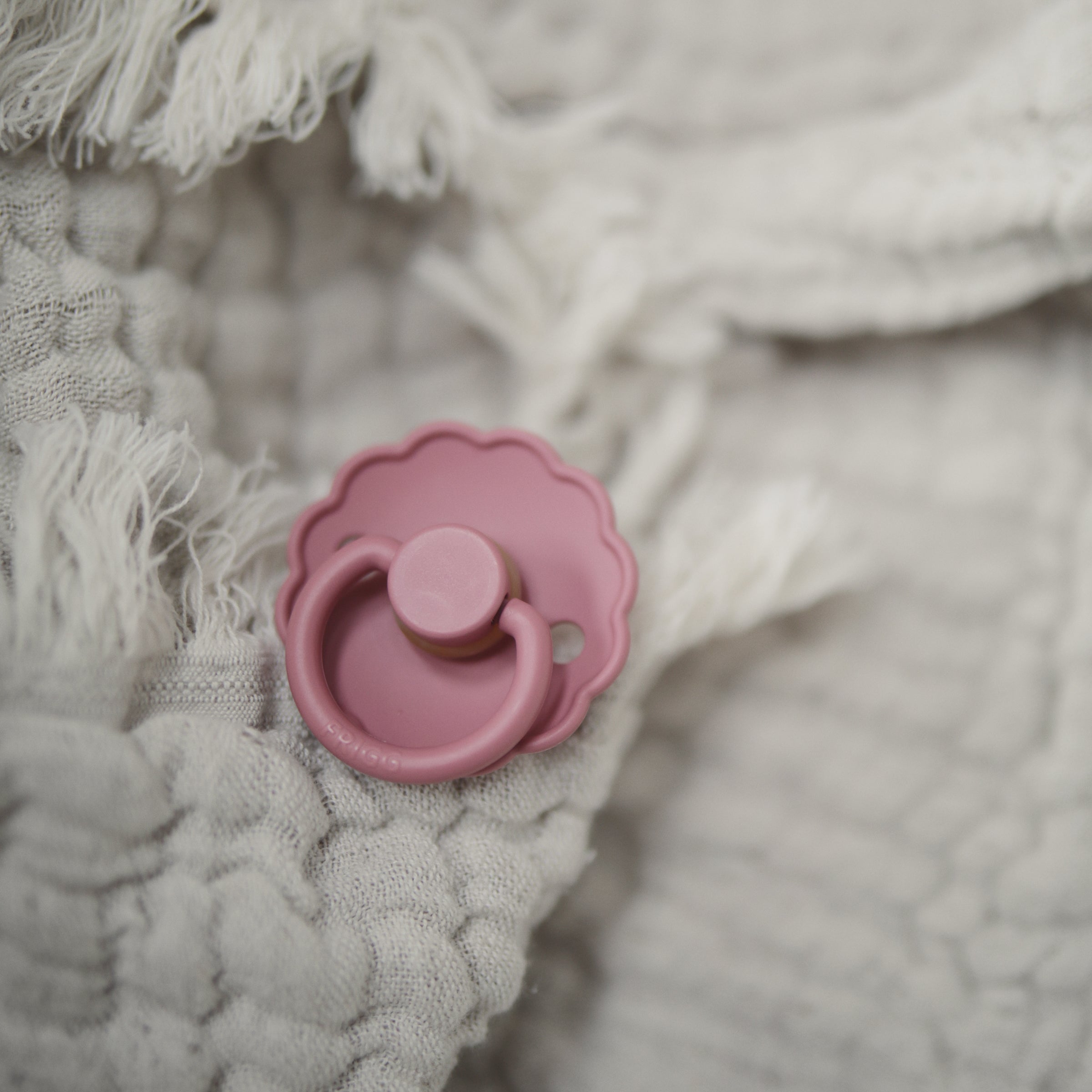 FRIGG Daisy Natural Rubber Pacifier 2-Pack {Drop Ship}