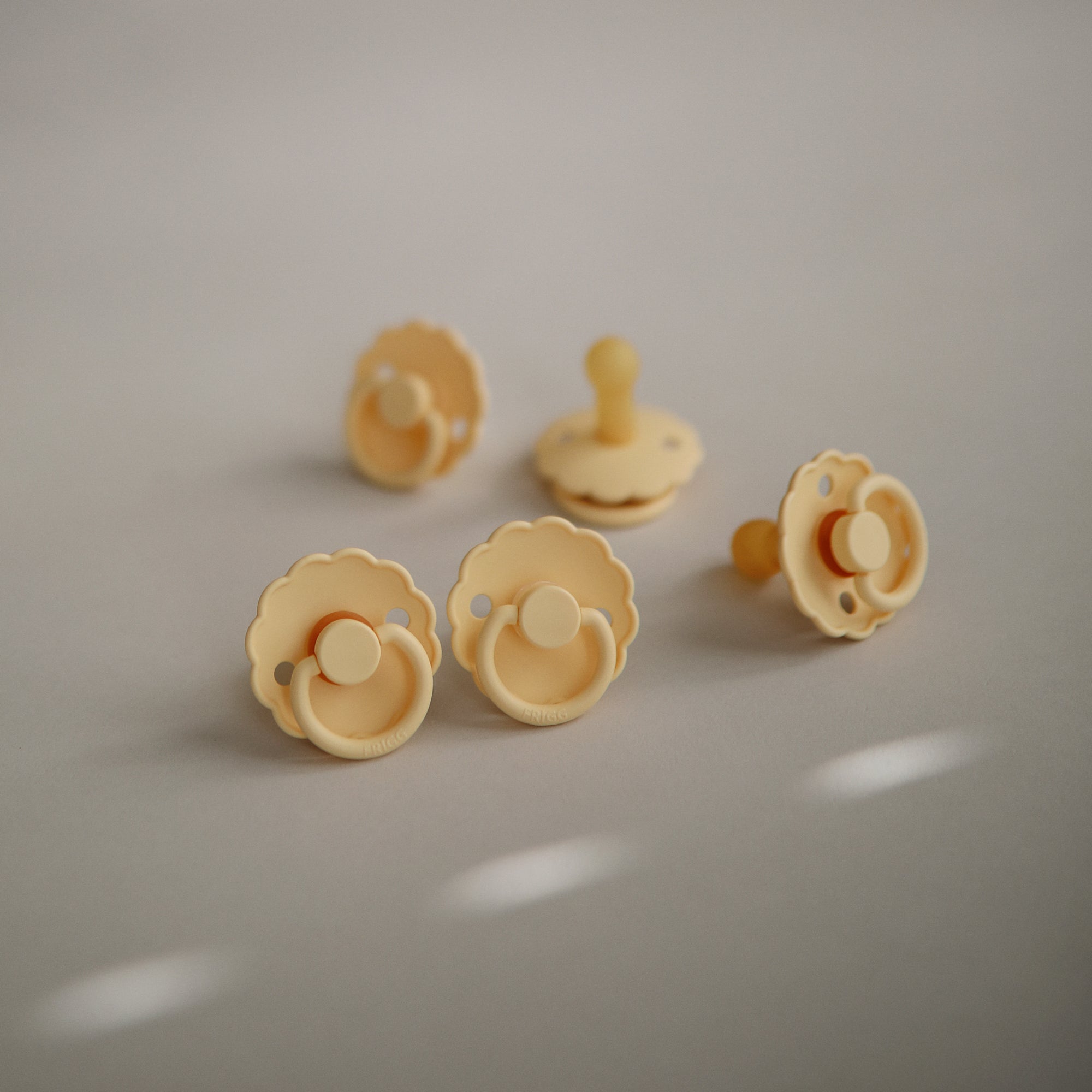 FRIGG Daisy Natural Rubber Pacifier 2-Pack {Drop Ship}