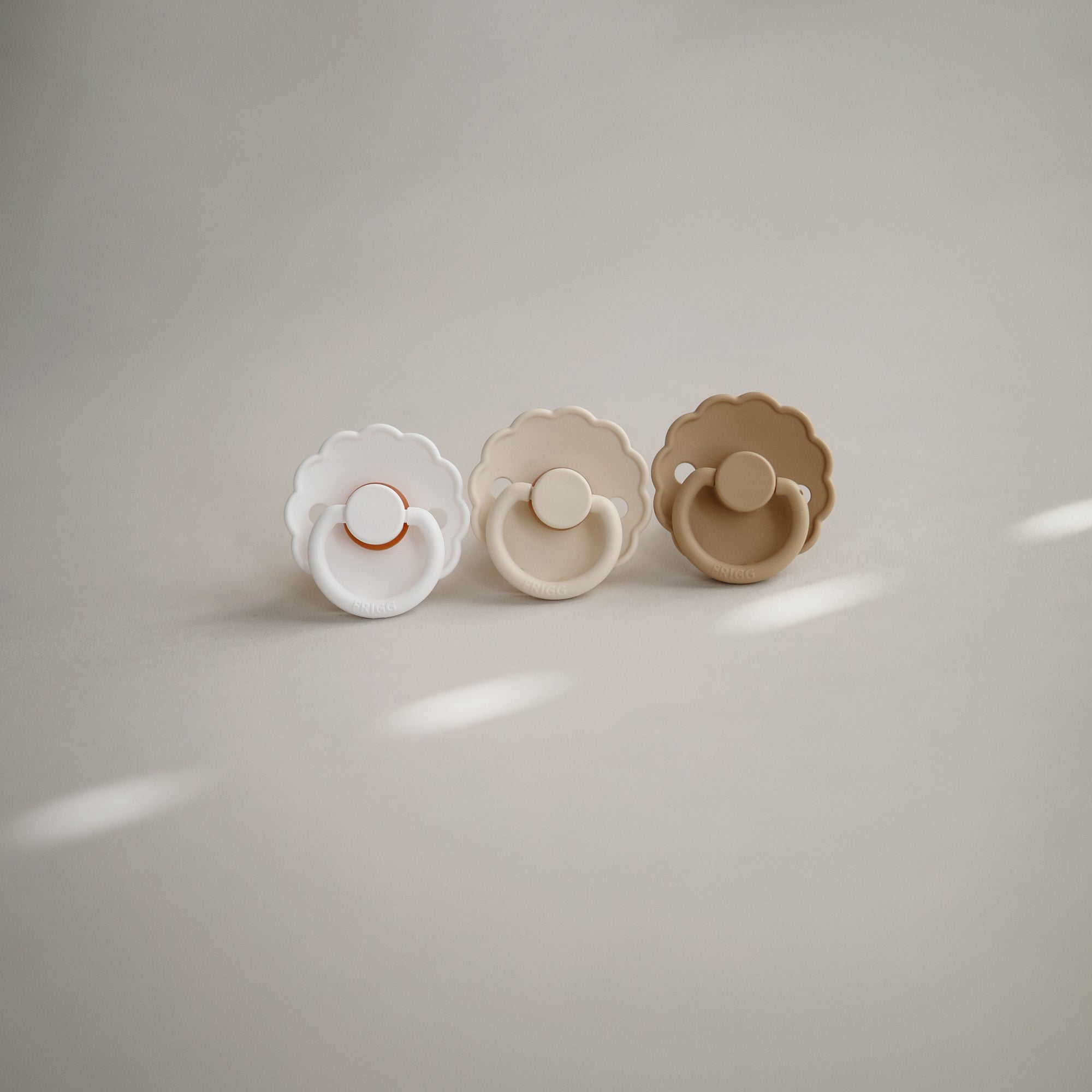 FRIGG Daisy Natural Rubber Pacifier 2-Pack {Drop Ship}