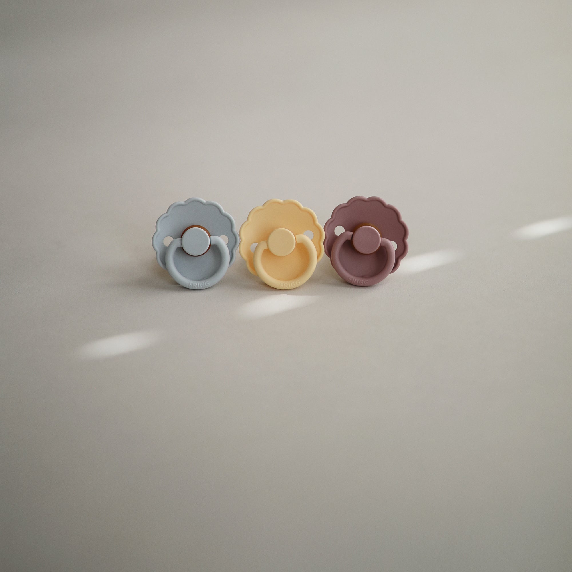 FRIGG Daisy Natural Rubber Pacifier 2-Pack {Drop Ship}