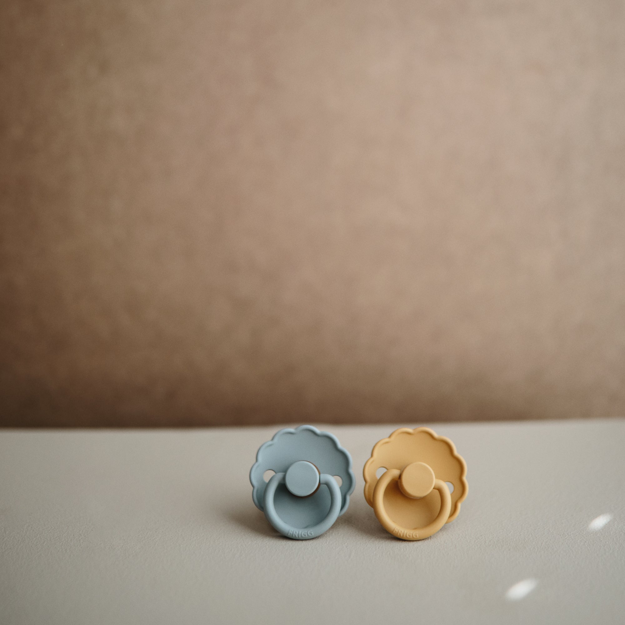 FRIGG Daisy Natural Rubber Pacifier 2-Pack {Drop Ship}