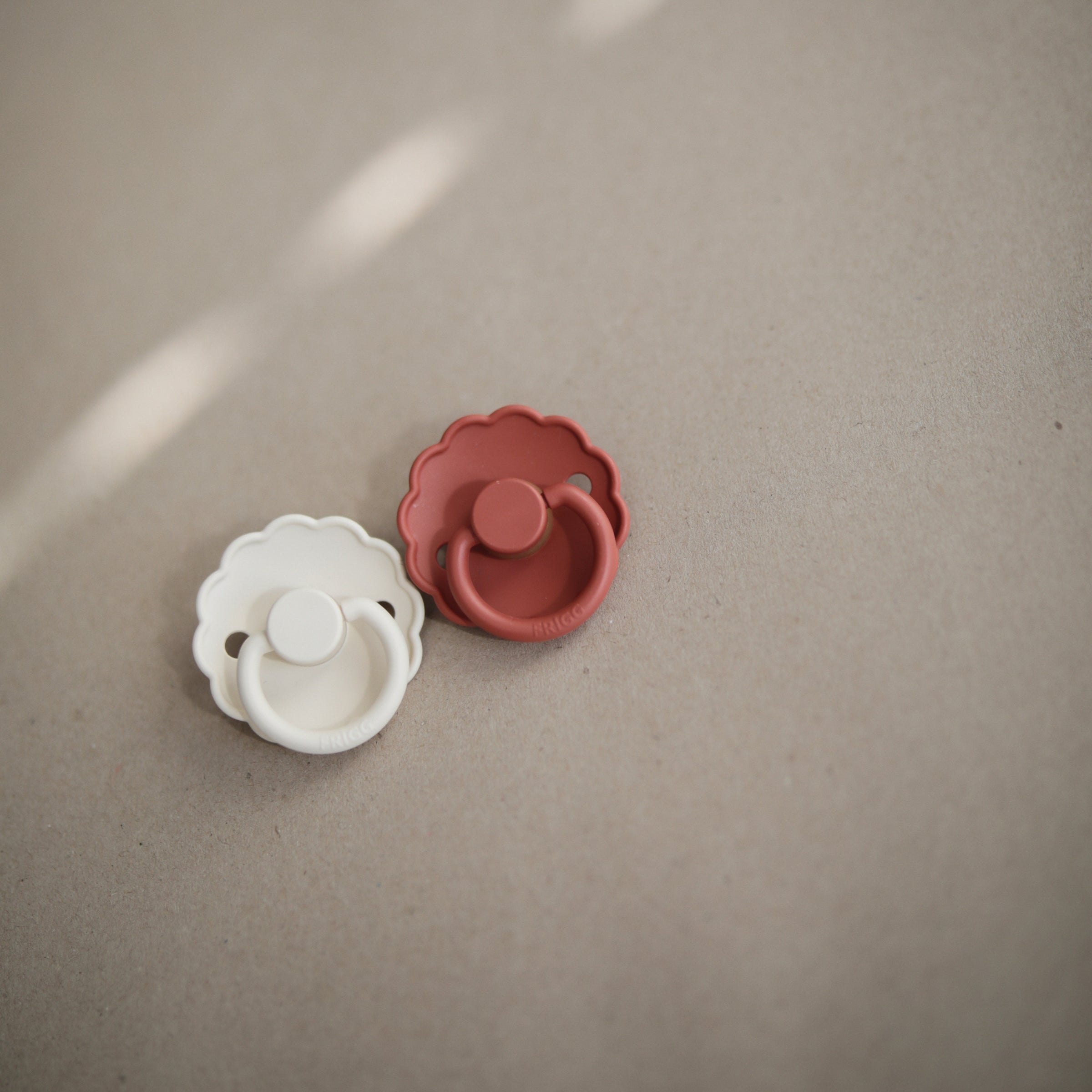 FRIGG Daisy Natural Rubber Pacifier 2-Pack {Drop Ship}