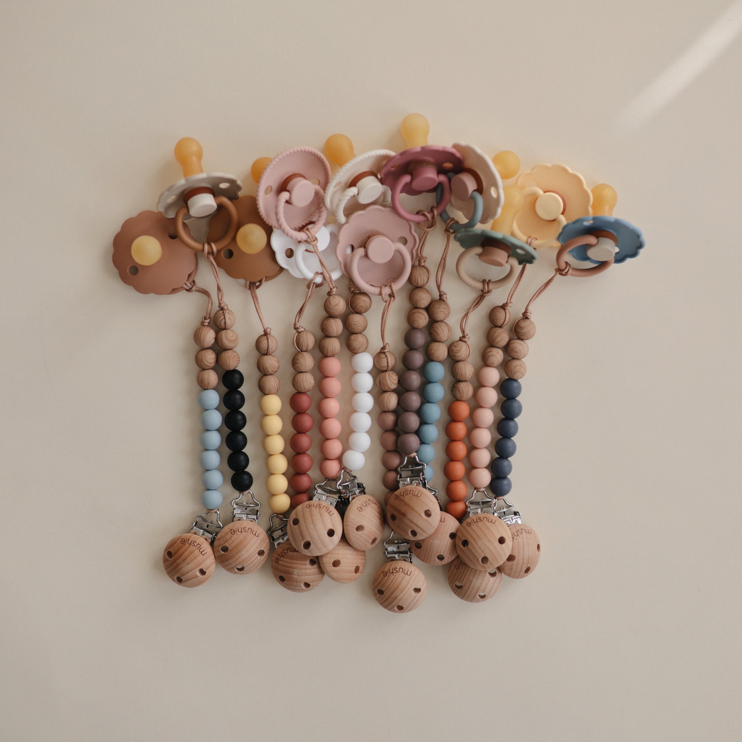 FRIGG Daisy Natural Rubber Pacifier 2-Pack {Drop Ship}