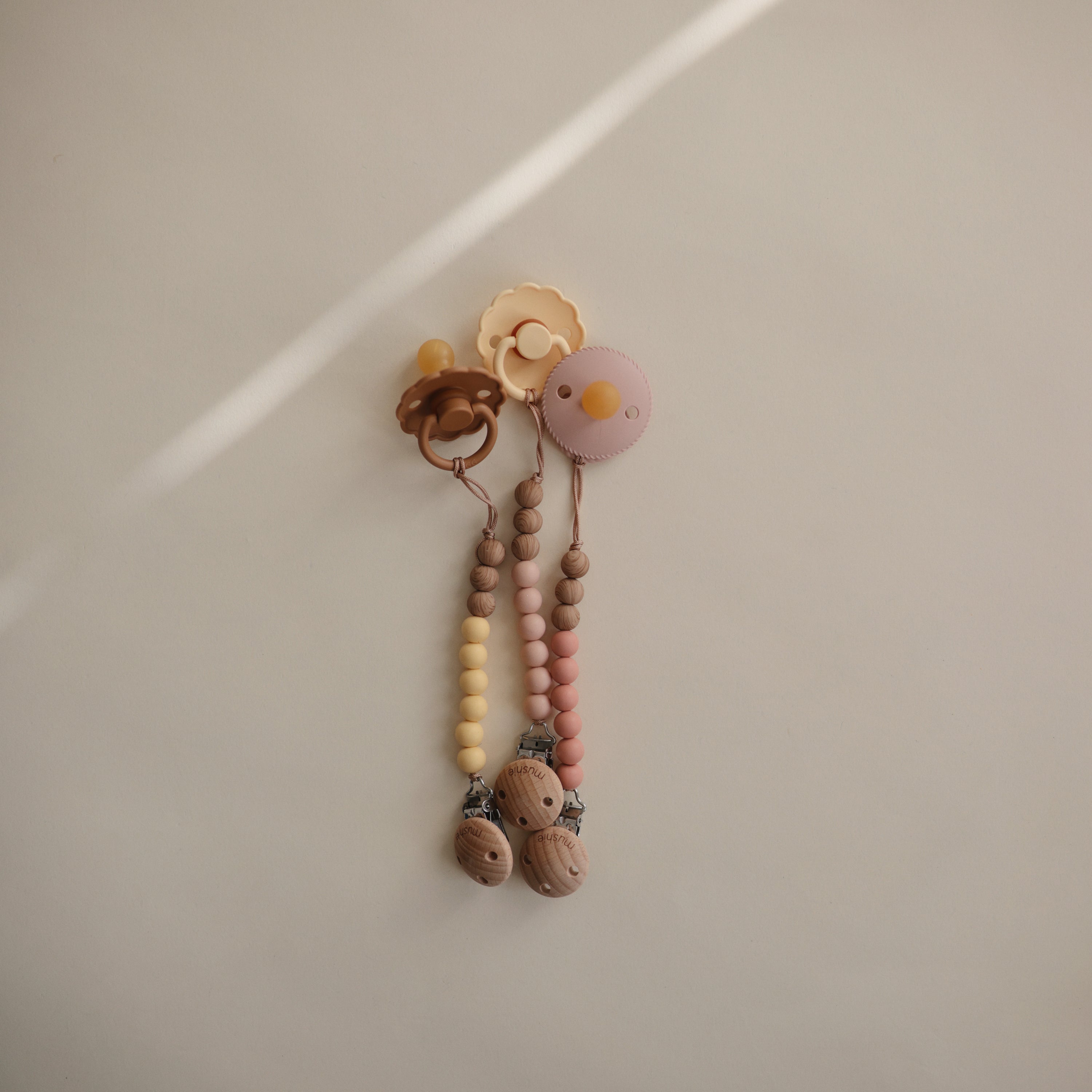 Silicone Pacifier Clip | Eva {Drop Ship}