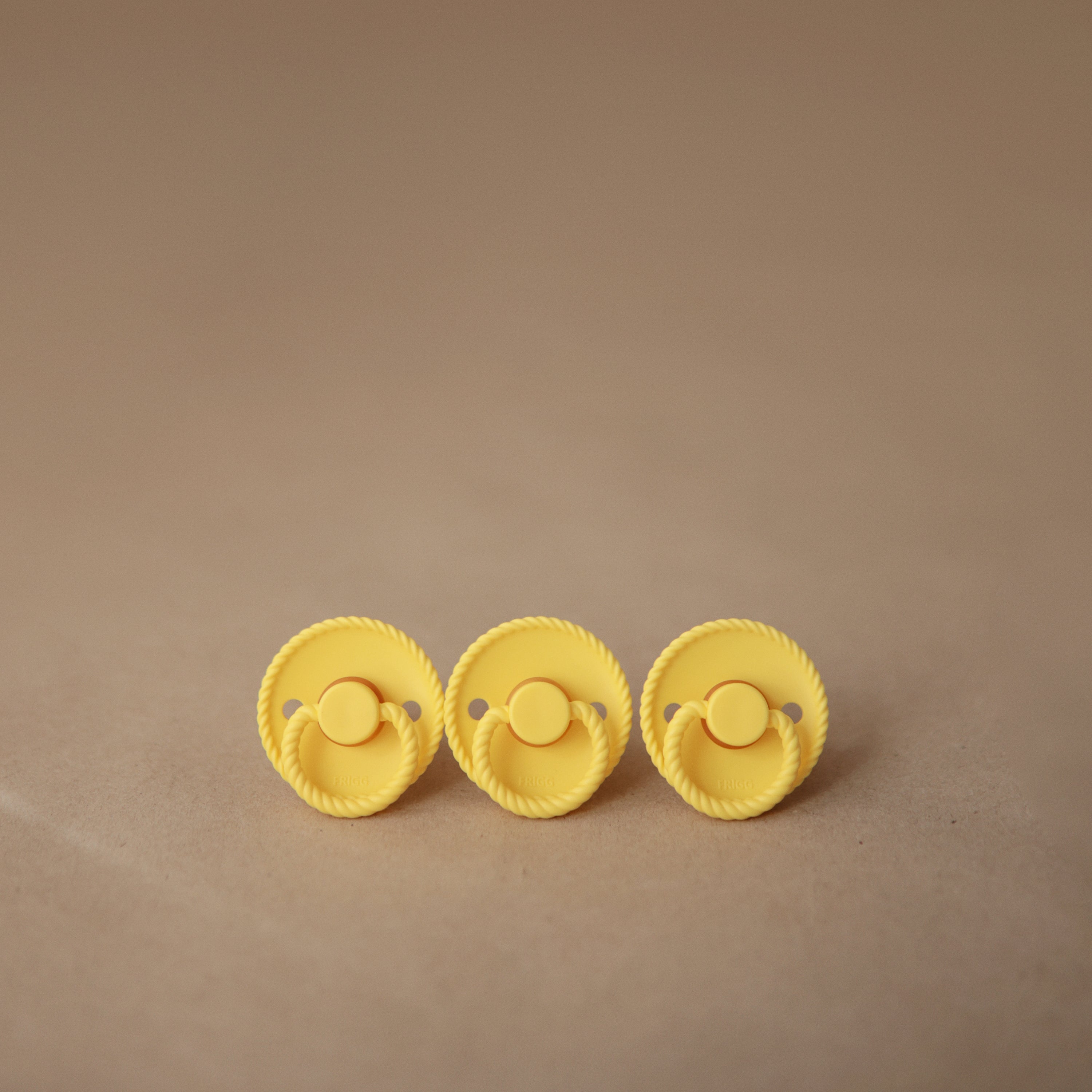 FRIGG Rope/Daisy Natural Rubber Pacifier (Sunflower/Fuchsia) 2-Pack (6-18 Months) {Drop Ship}
