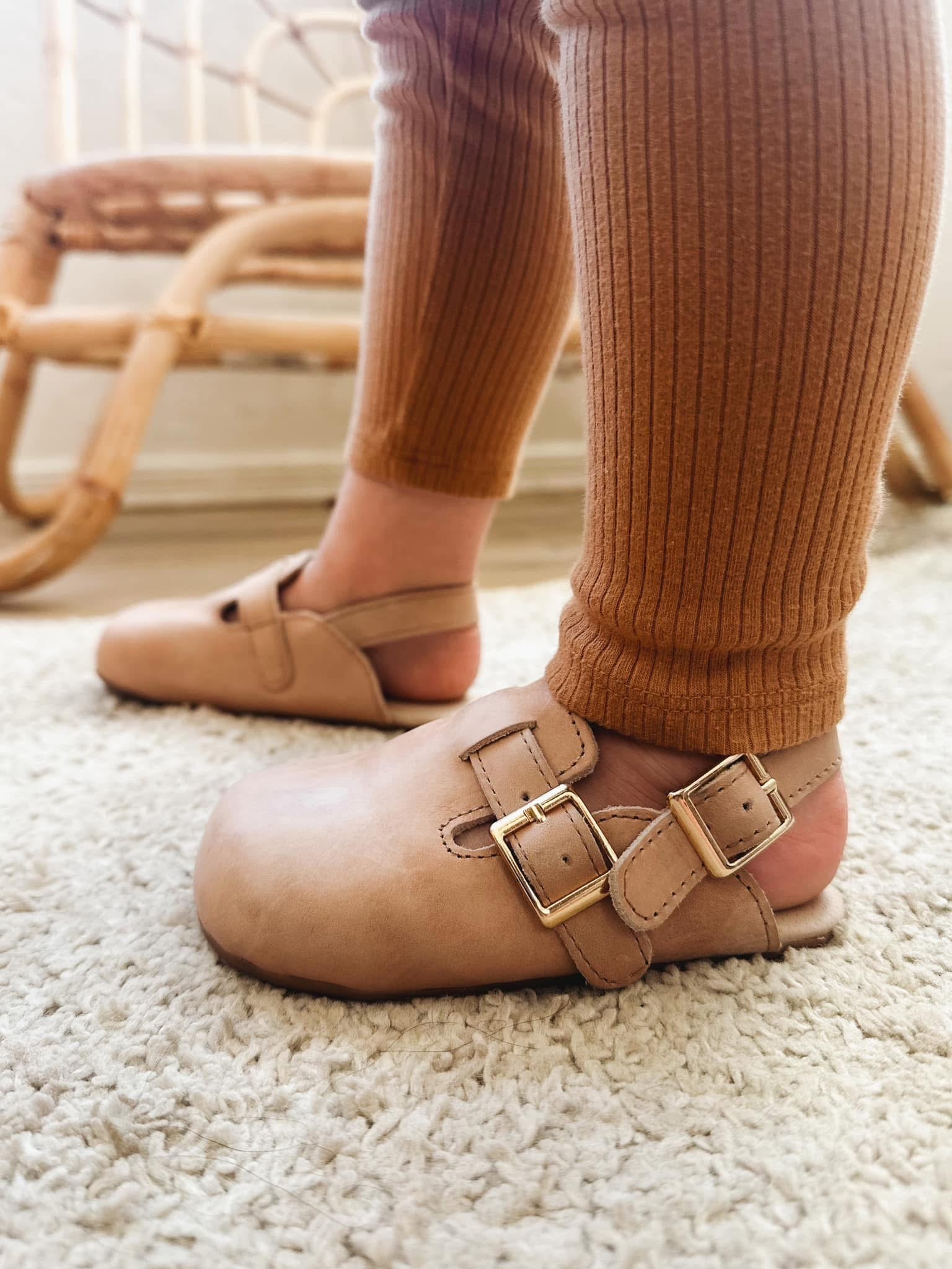 The Beck Sandal {DROP SHIP}