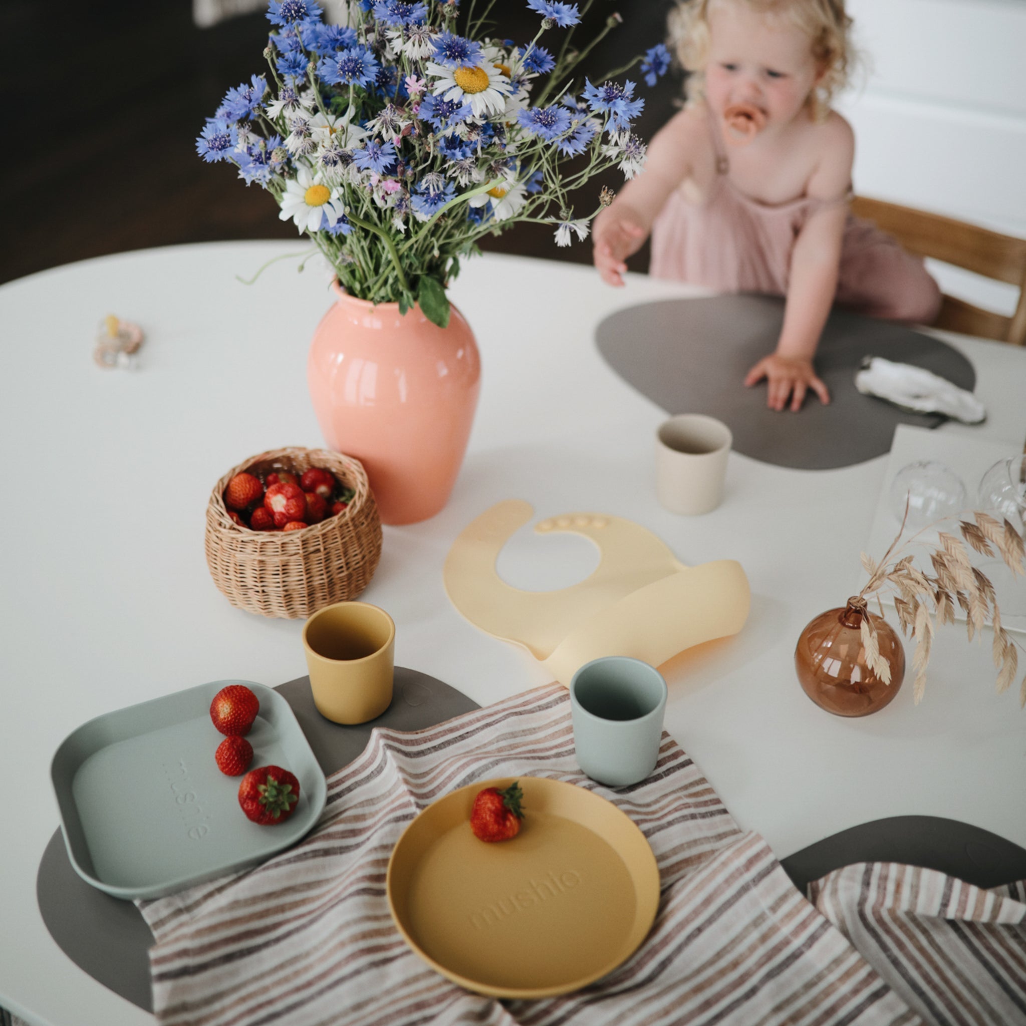 Round Dinnerware Plates {Drop Ship}
