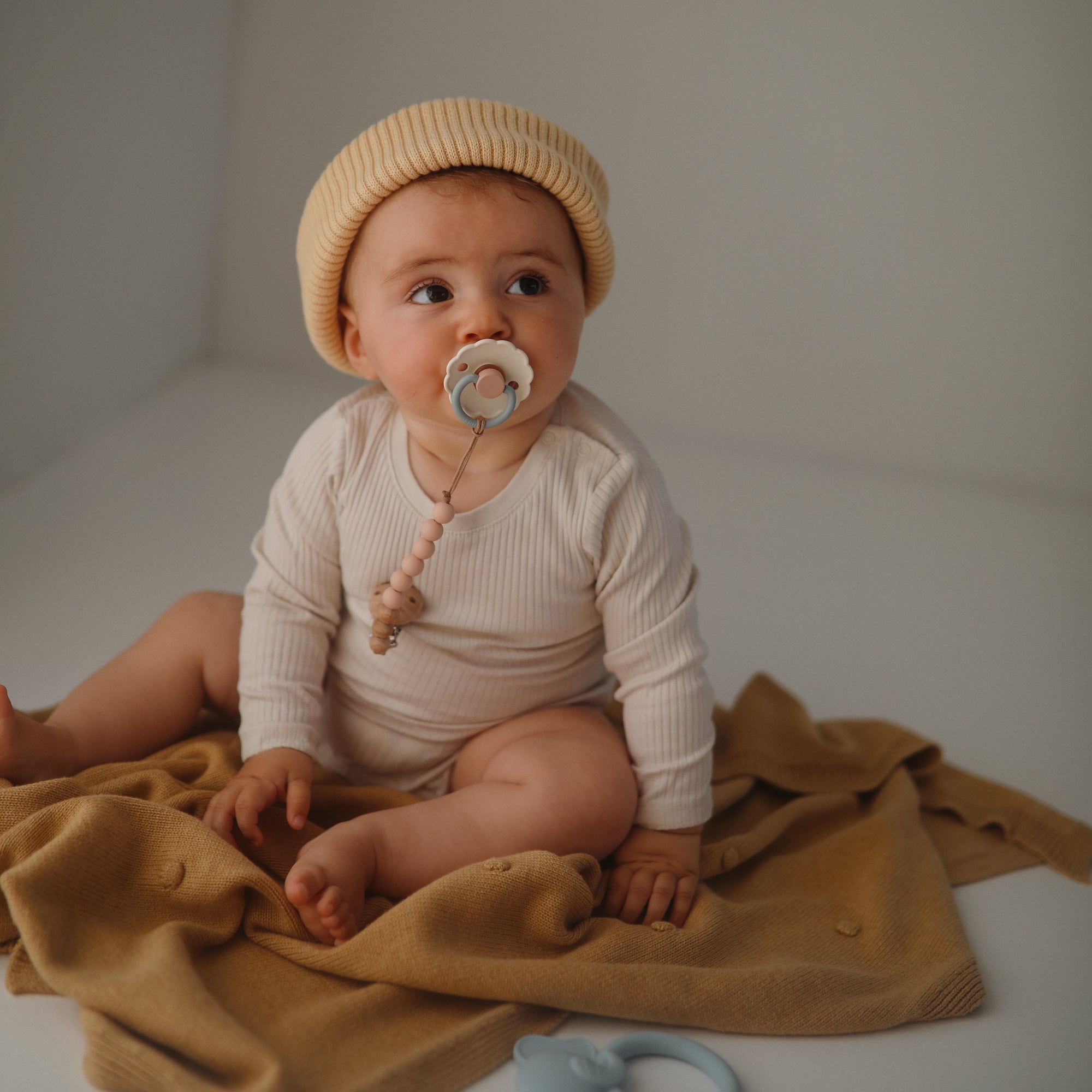 FRIGG Daisy Natural Rubber Pacifier 2-Pack {Drop Ship}