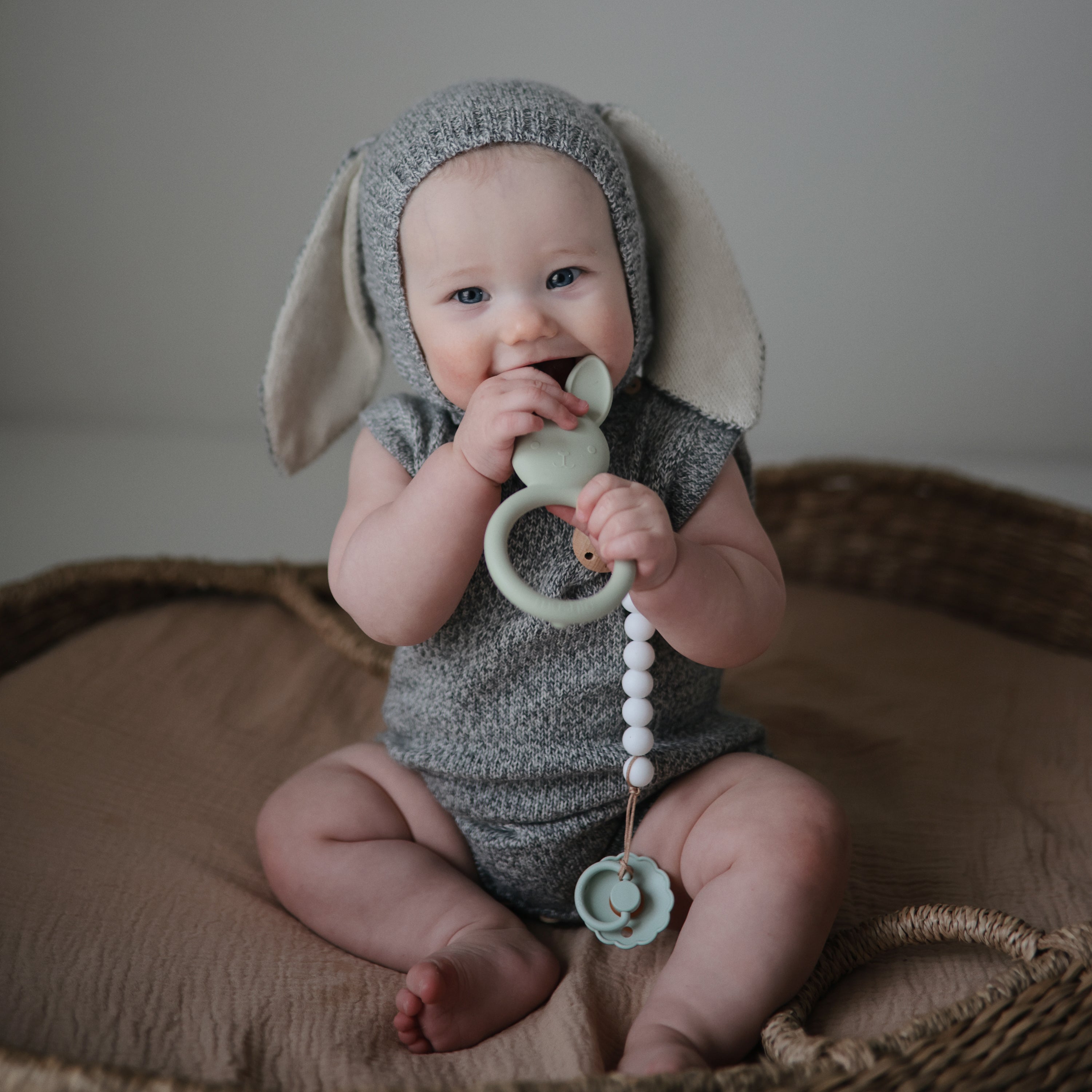 Silicone Pacifier Clip | Hera {Drop Ship}