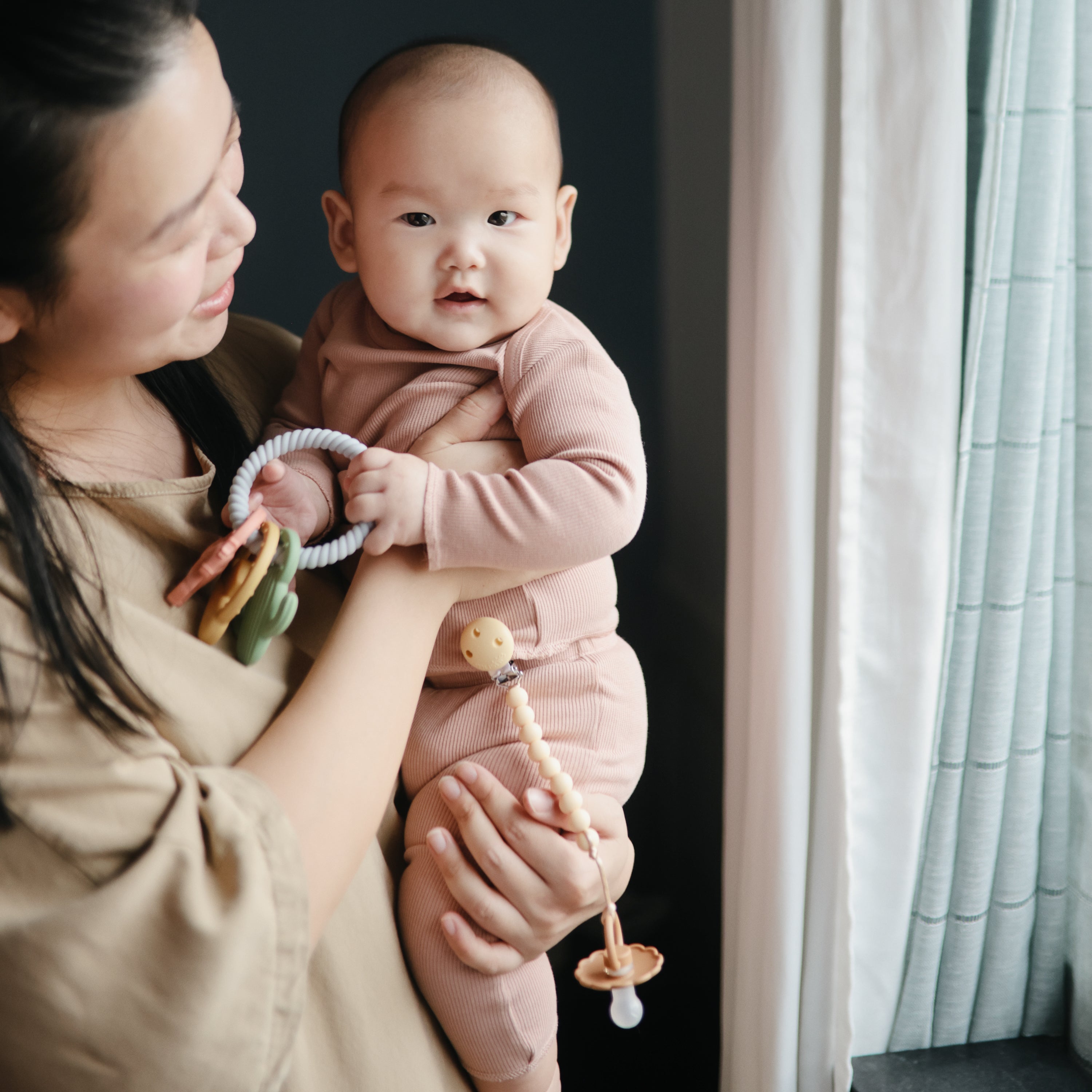 Silicone Pacifier Clip | Hera {Drop Ship}