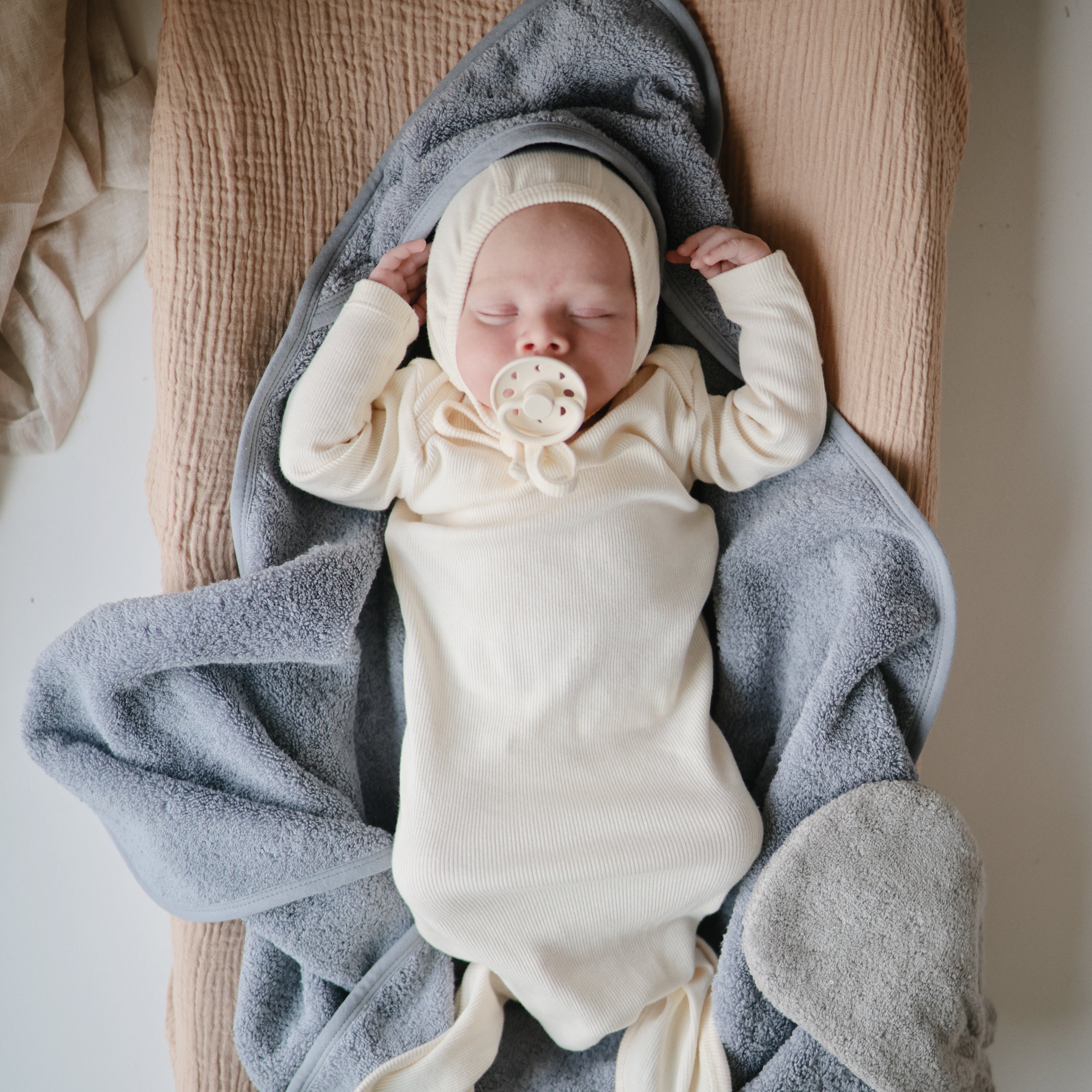 Ribbed Baby Bonnet {Drop Ship}