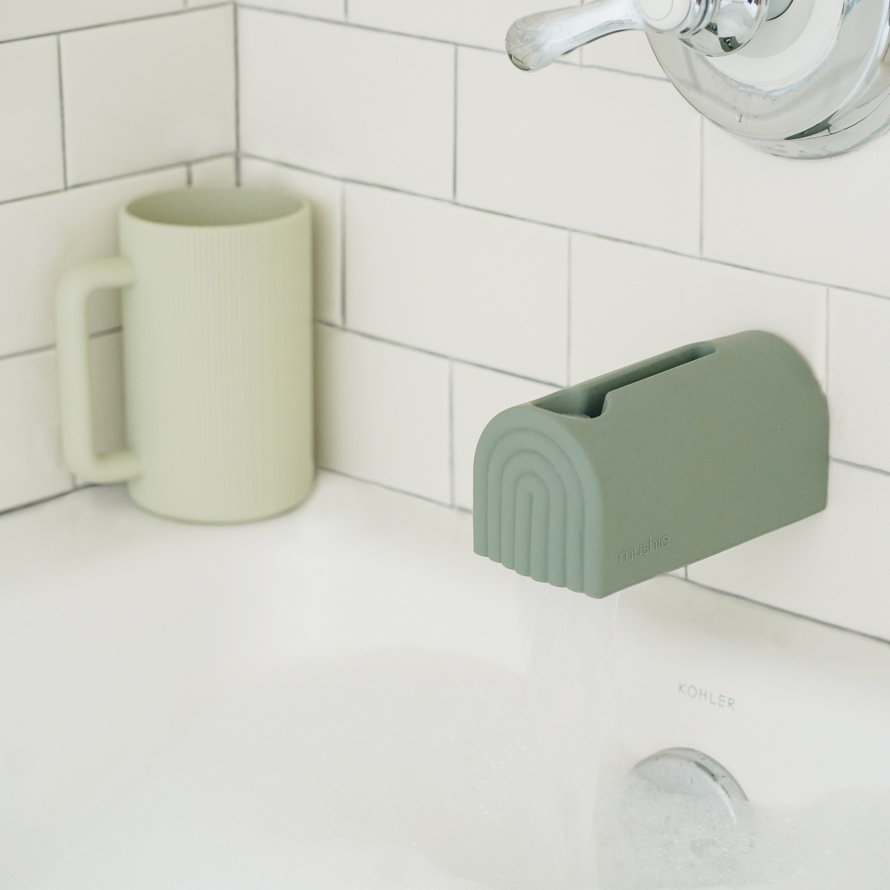 Spout Cover {Drop Ship}
