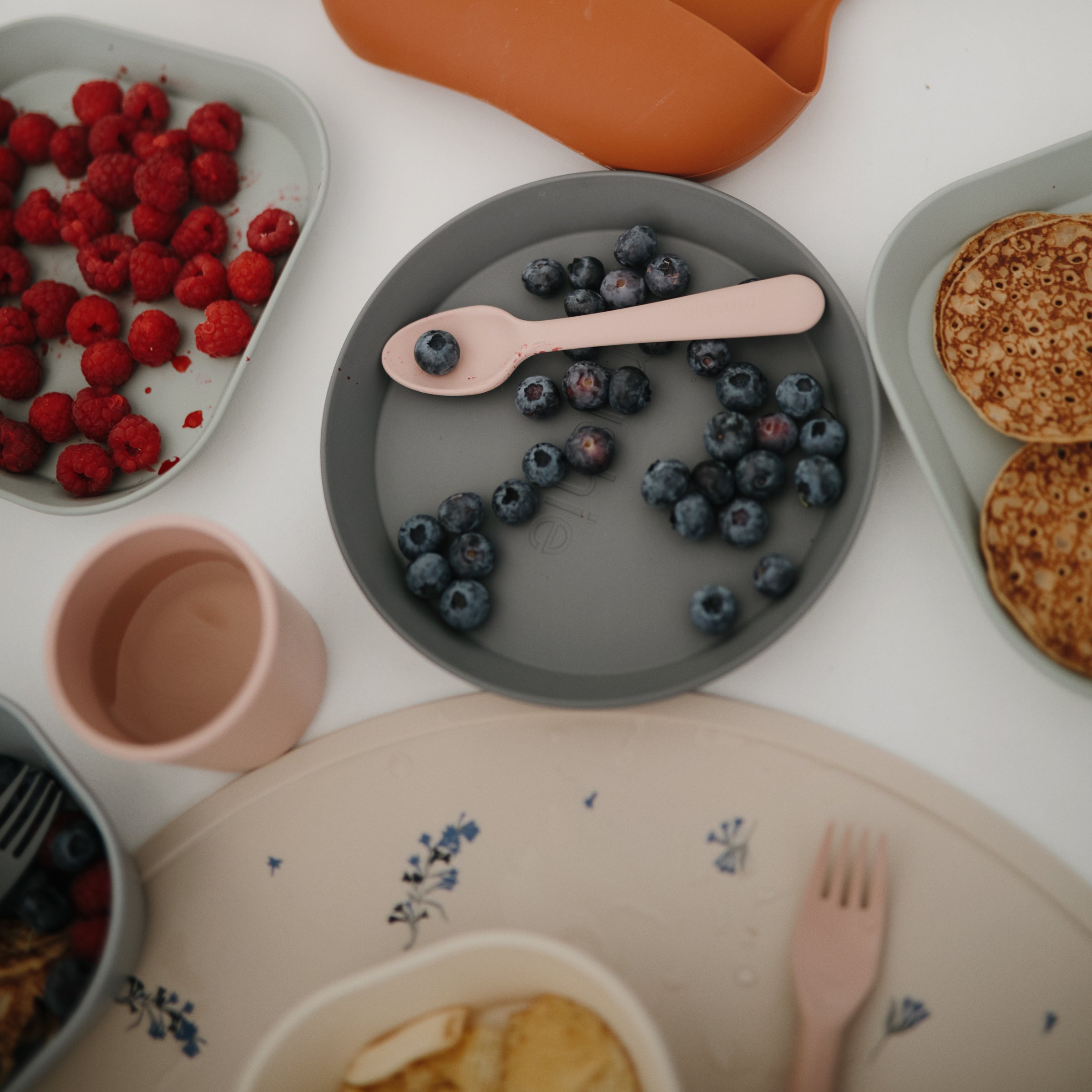Round Dinnerware Plates {Drop Ship}