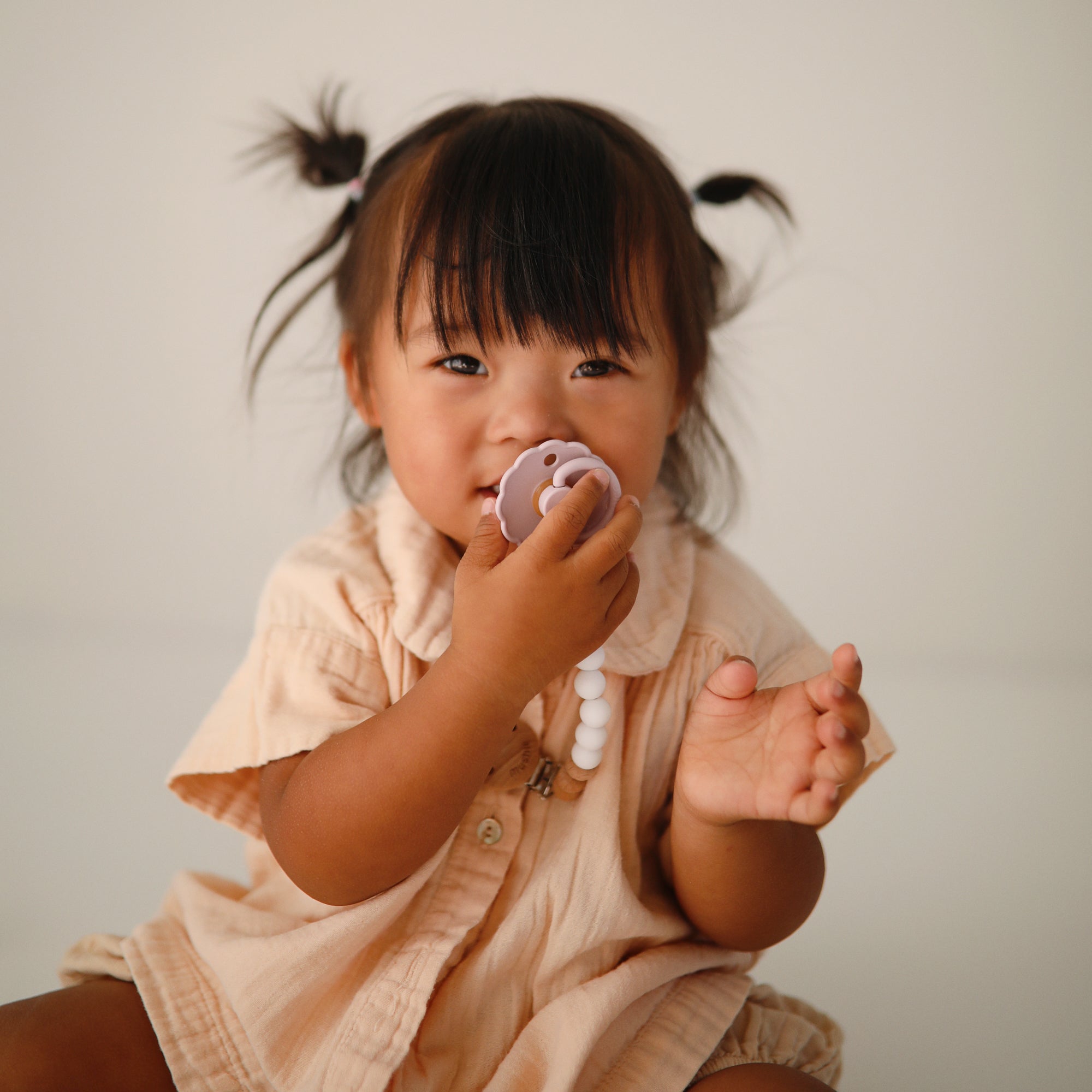 FRIGG Daisy Natural Rubber Pacifier 2-Pack {Drop Ship}