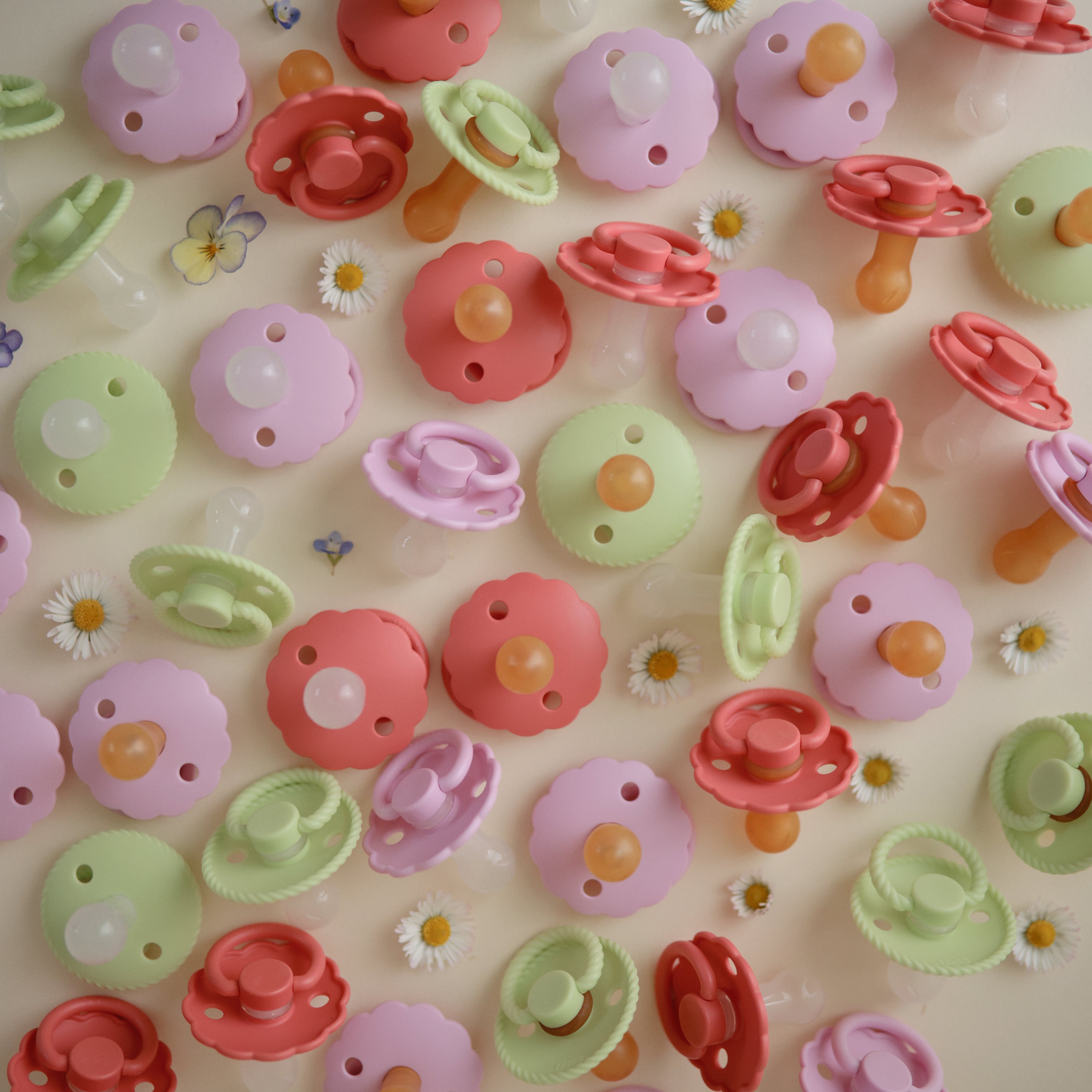 FRIGG Daisy Natural Rubber Pacifier 2-Pack {Drop Ship}