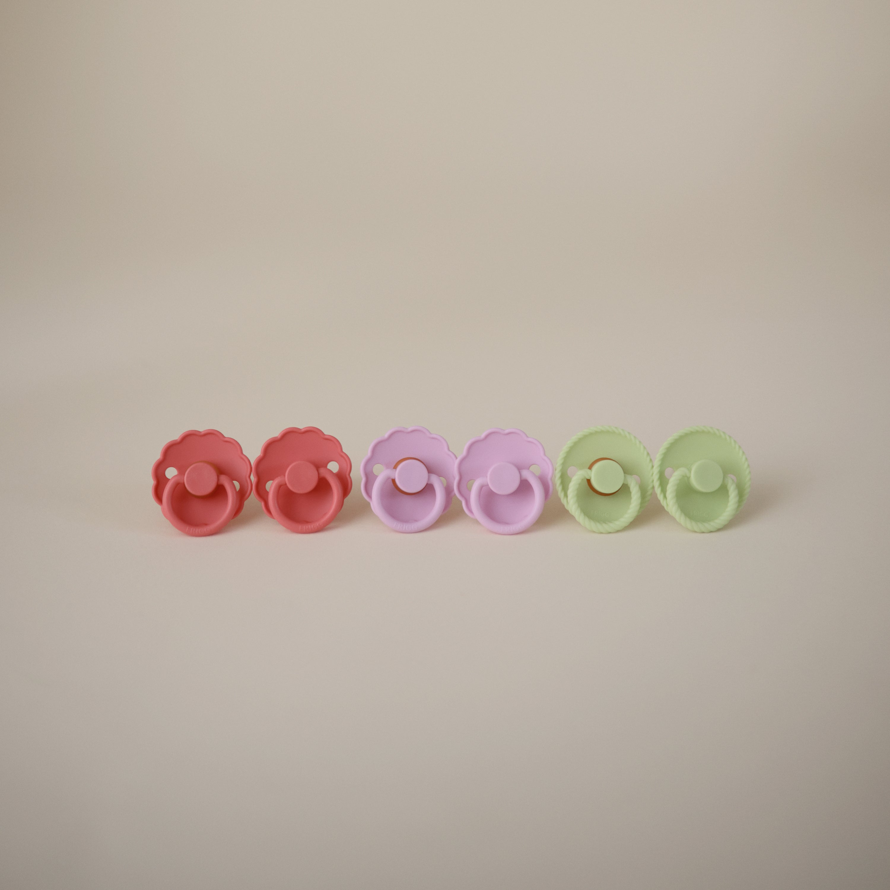FRIGG Daisy Natural Rubber Pacifier 2-Pack {Drop Ship}