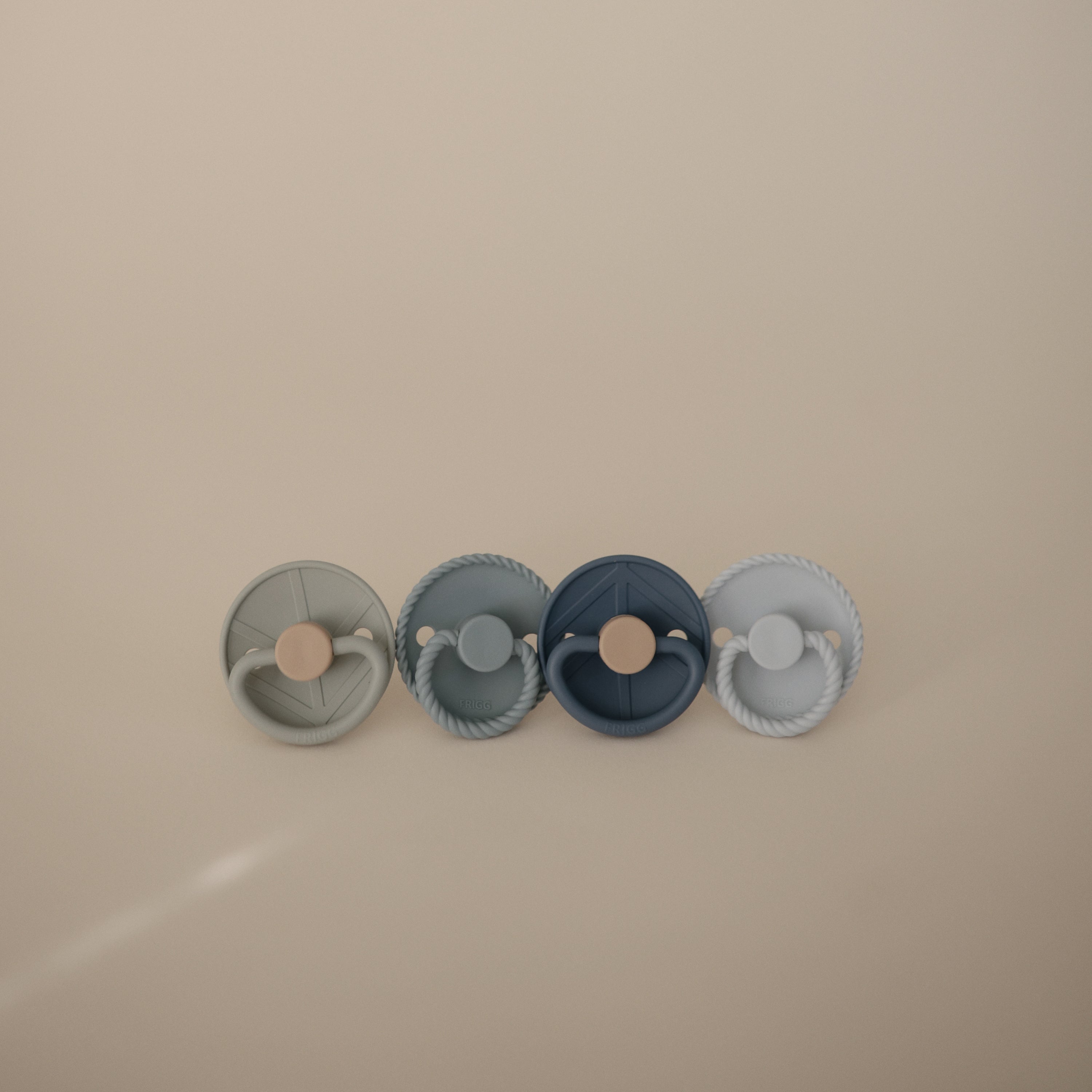 FRIGG Natural Rubber Pacifier 4-Pack {Drop Ship}
