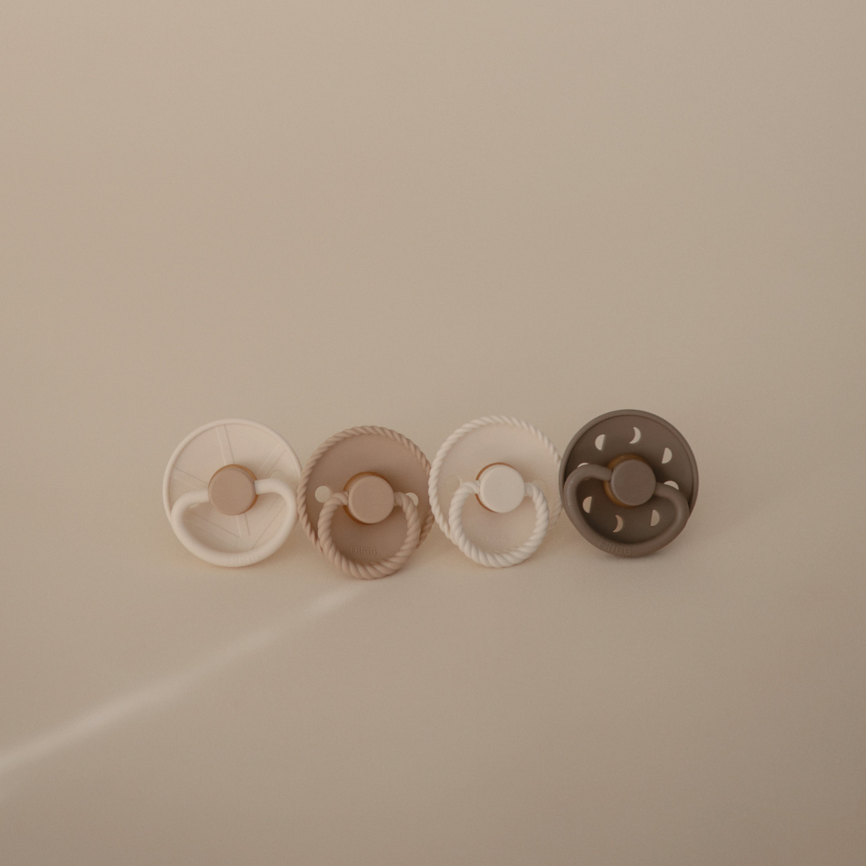 FRIGG Natural Rubber Pacifier 4-Pack {Drop Ship}