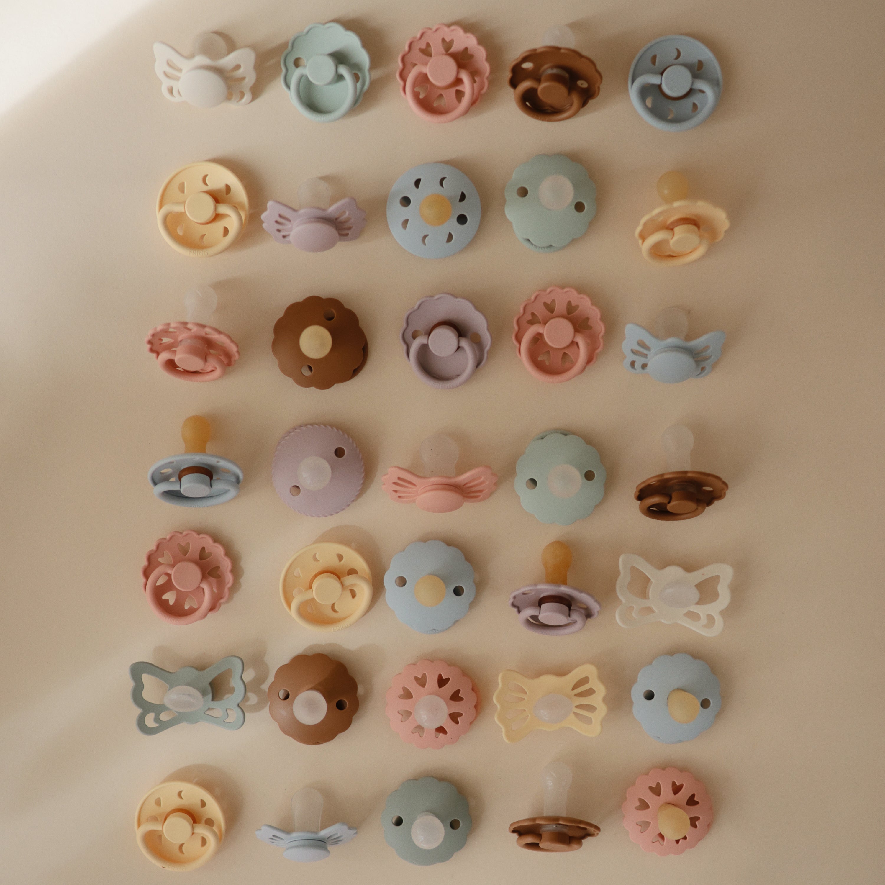 FRIGG Daisy Natural Rubber Pacifier 2-Pack {Drop Ship}