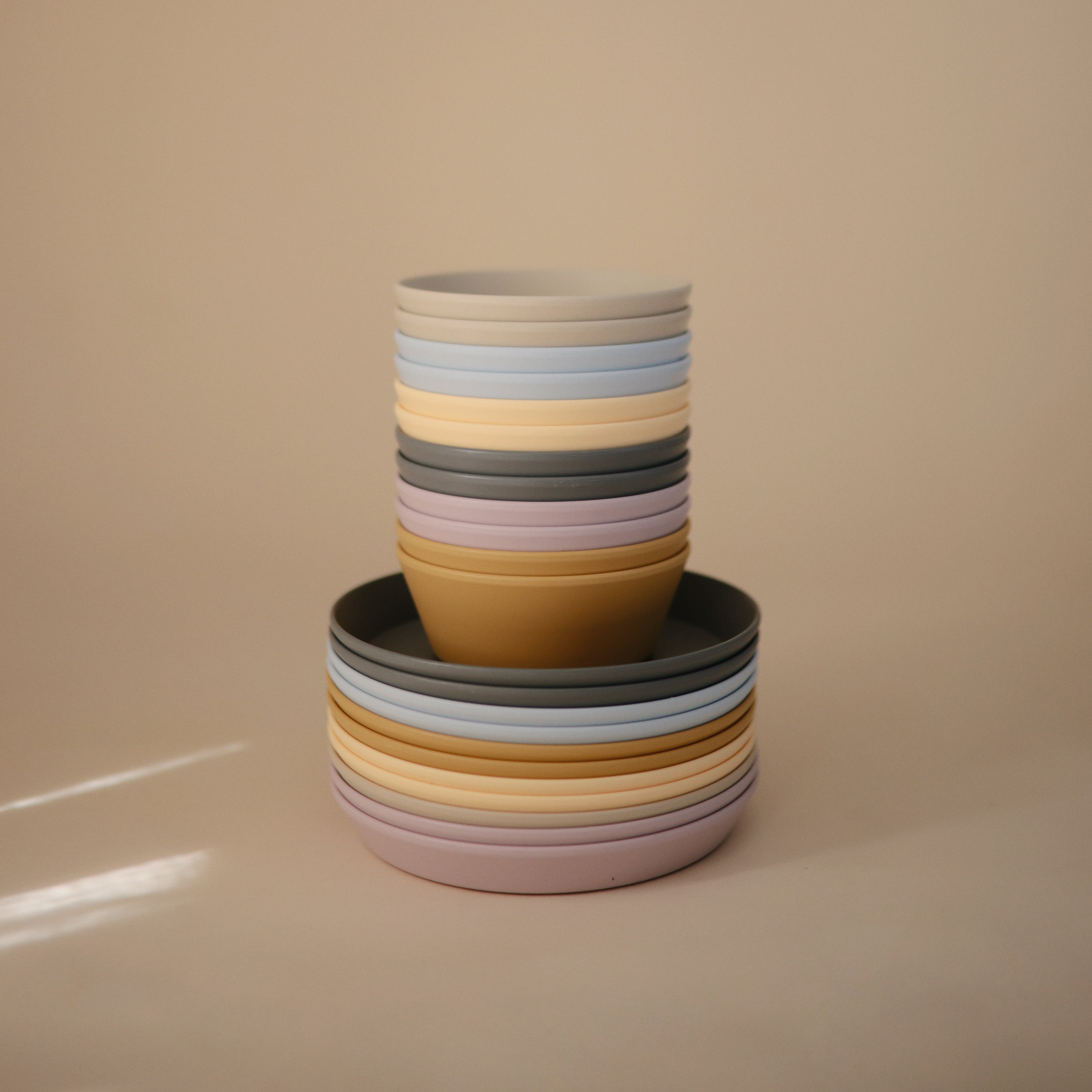 Round Dinnerware Plates {Drop Ship}