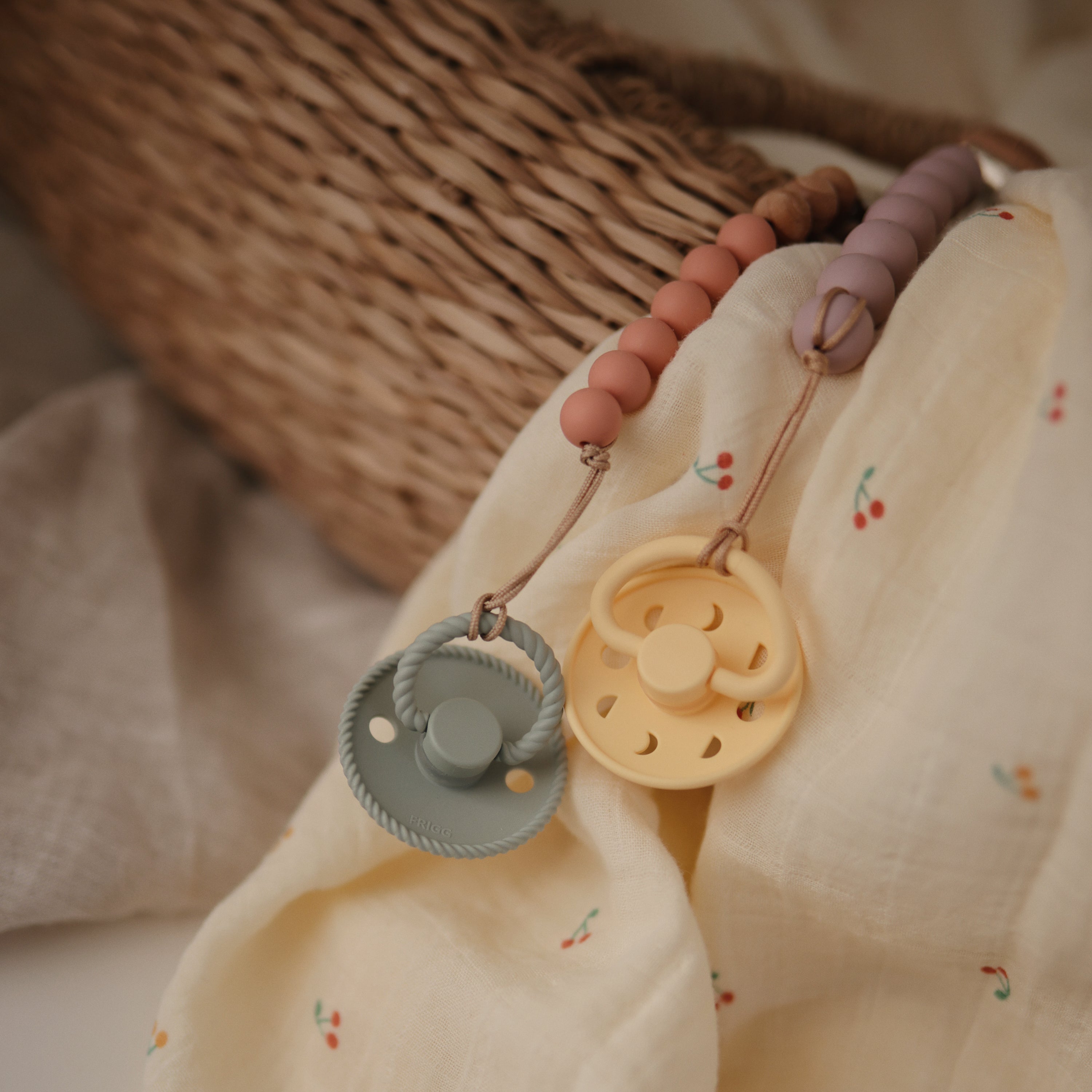 Silicone Pacifier Clip | Eva {Drop Ship}