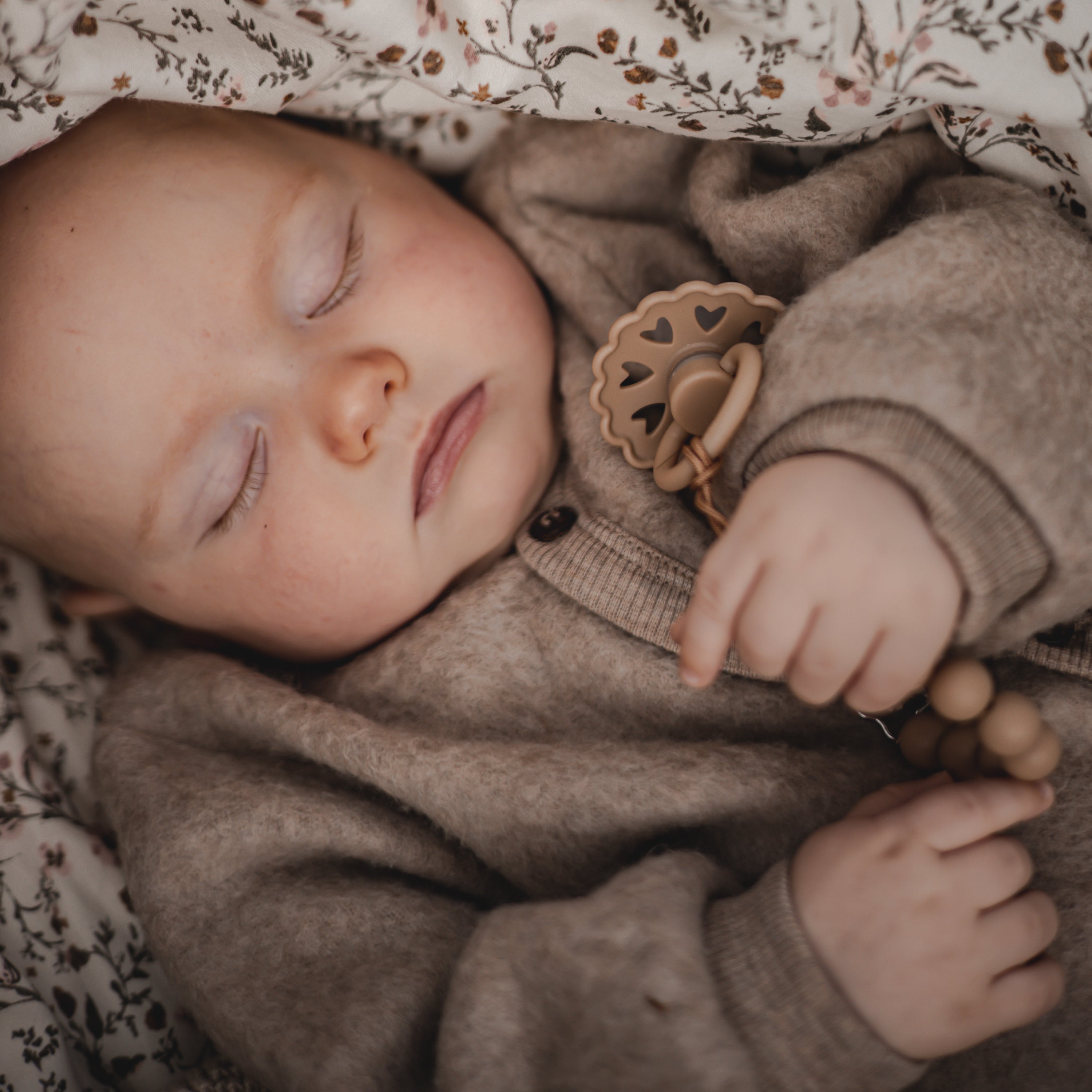 FRIGG Andersen Fairytale Natural Rubber Pacifier 2-Pack {Drop Ship}