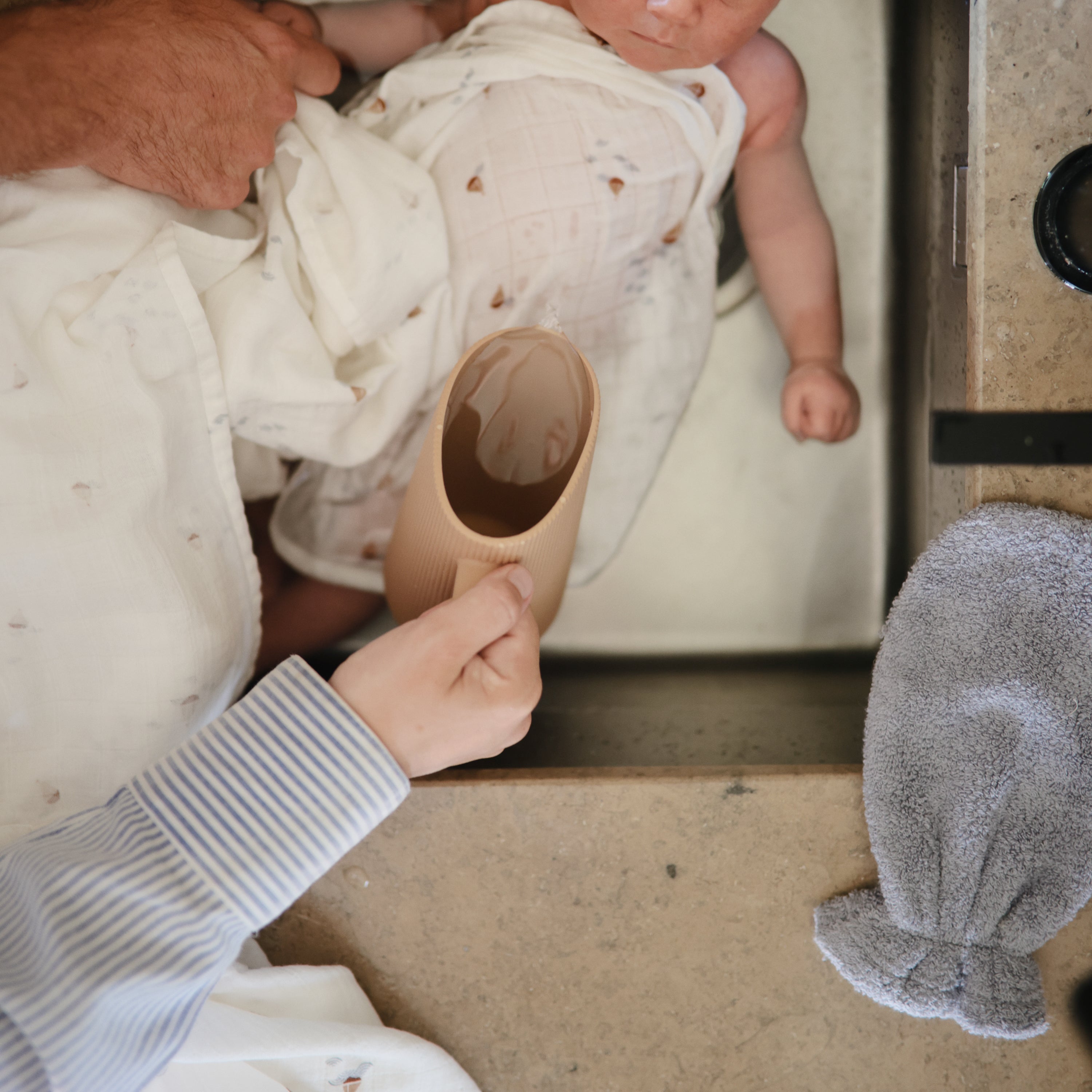 Bath Rinse Cup {Drop Ship}
