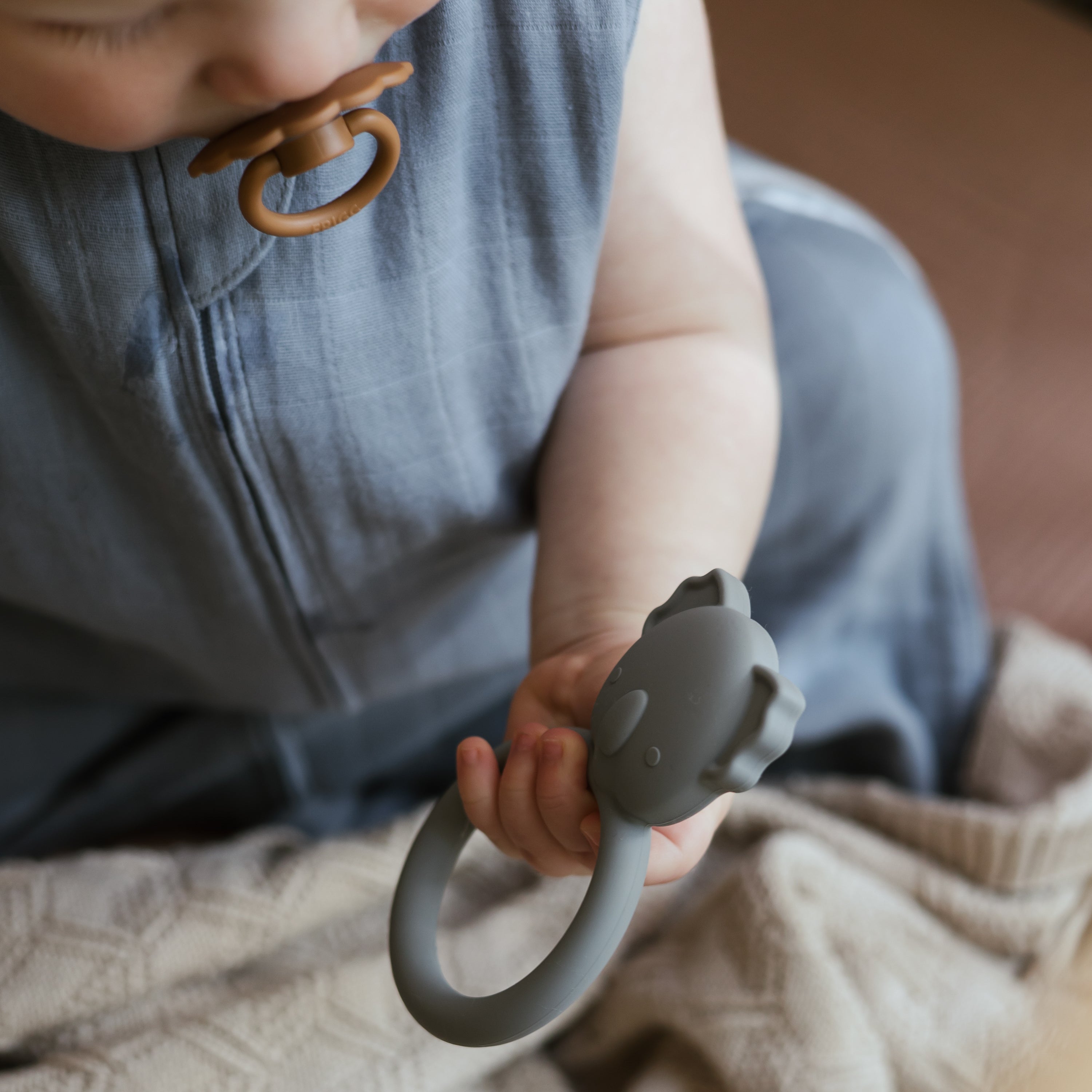 FRIGG Daisy Silicone Pacifier 2-Pack {Drop Ship}