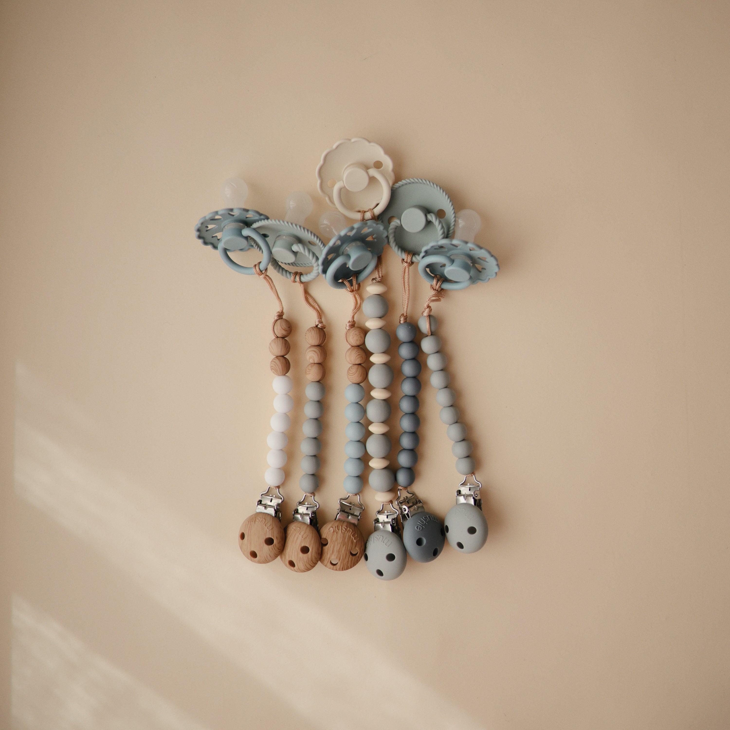 Silicone Pacifier Clip | Eva {Drop Ship}