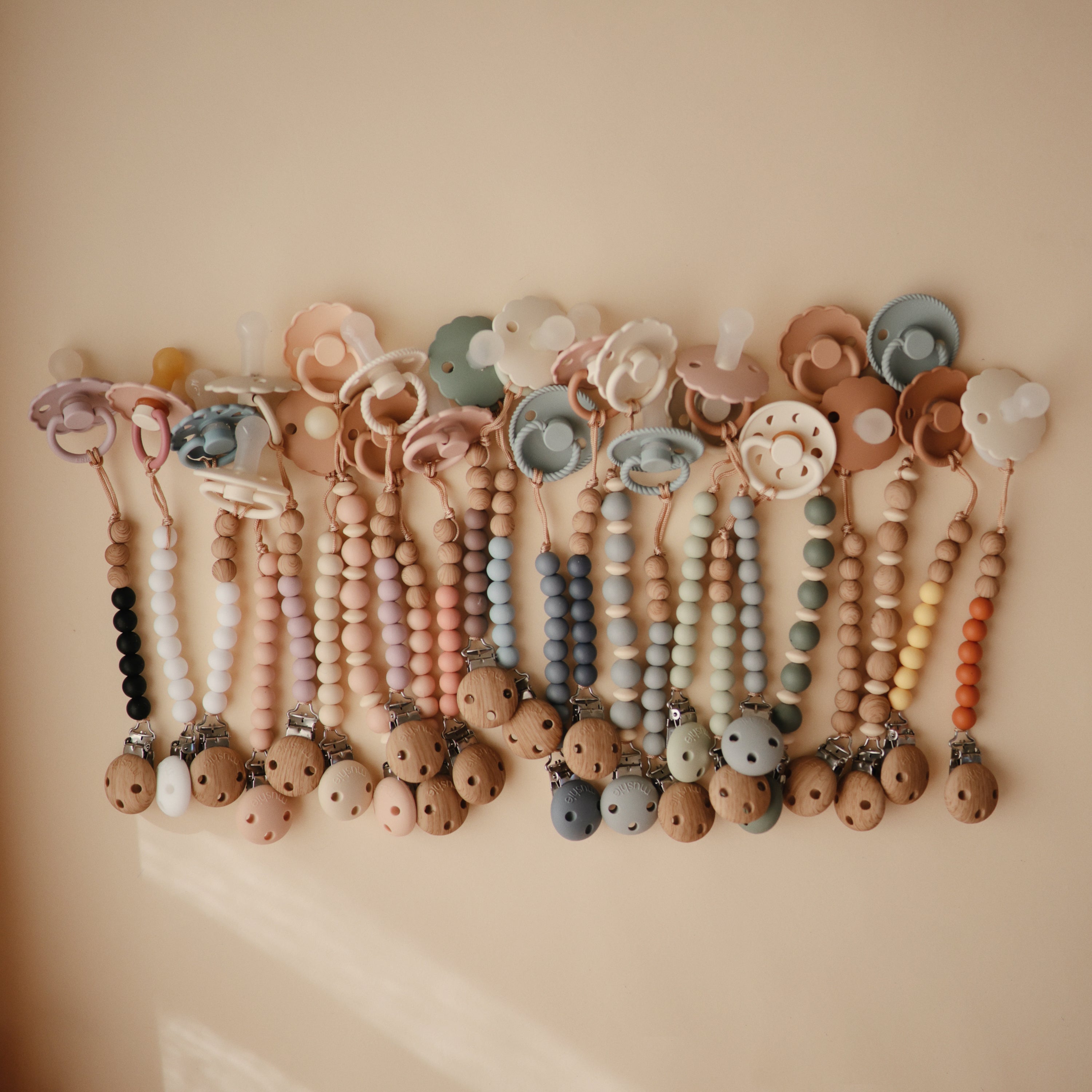 Silicone Pacifier Clip | Eva {Drop Ship}