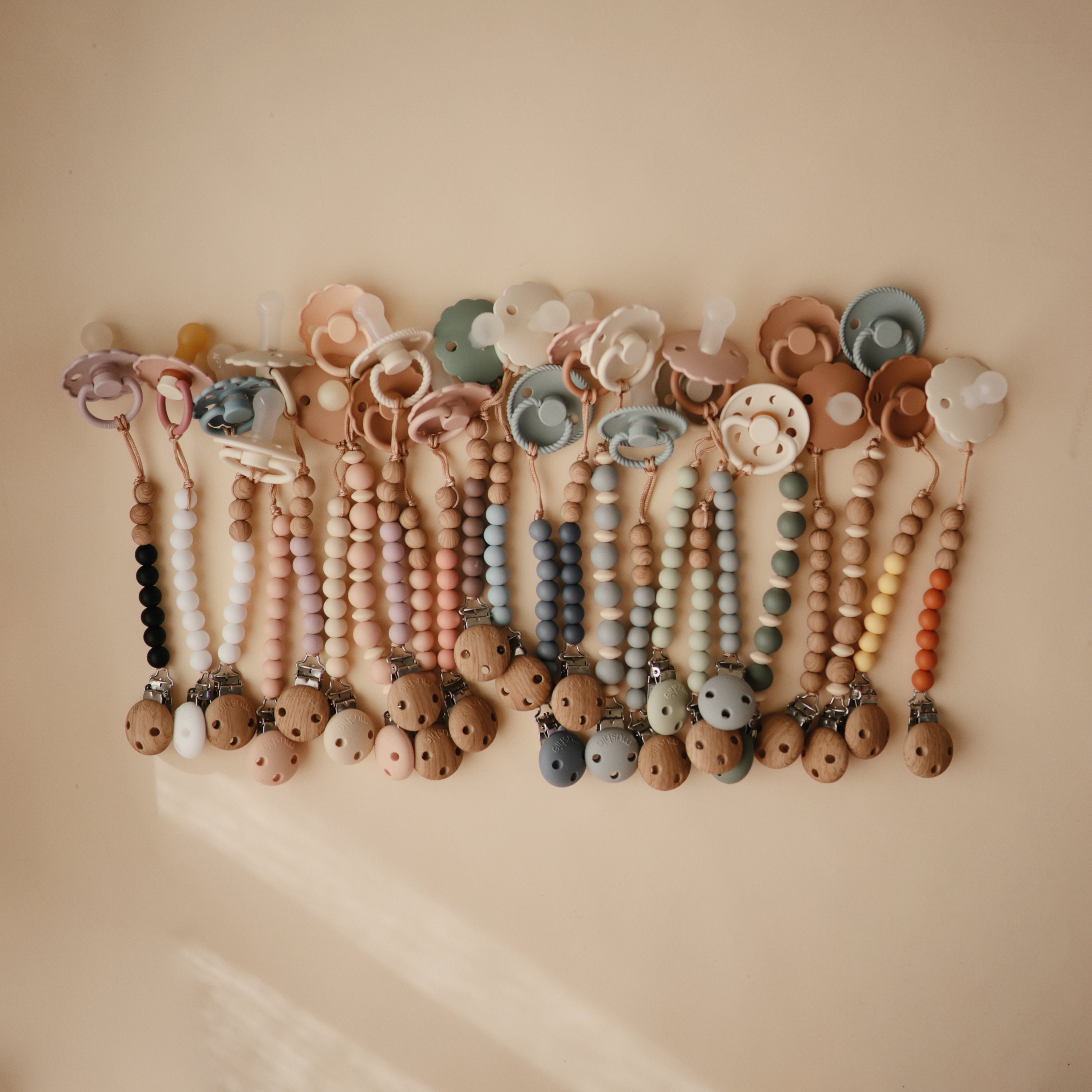 Silicone Pacifier Clip | Hera {Drop Ship}