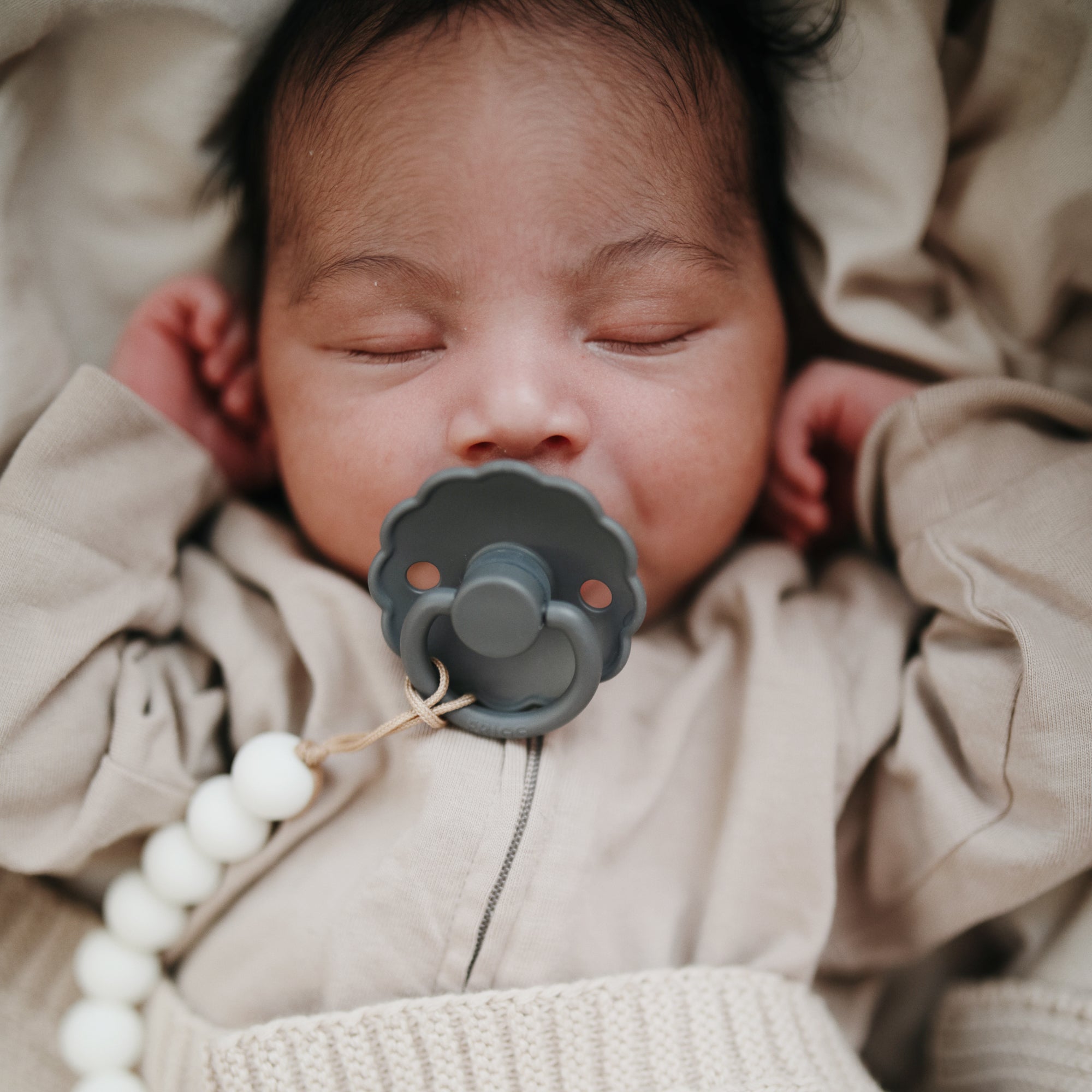 FRIGG Daisy Natural Rubber Pacifier 2-Pack {Drop Ship}