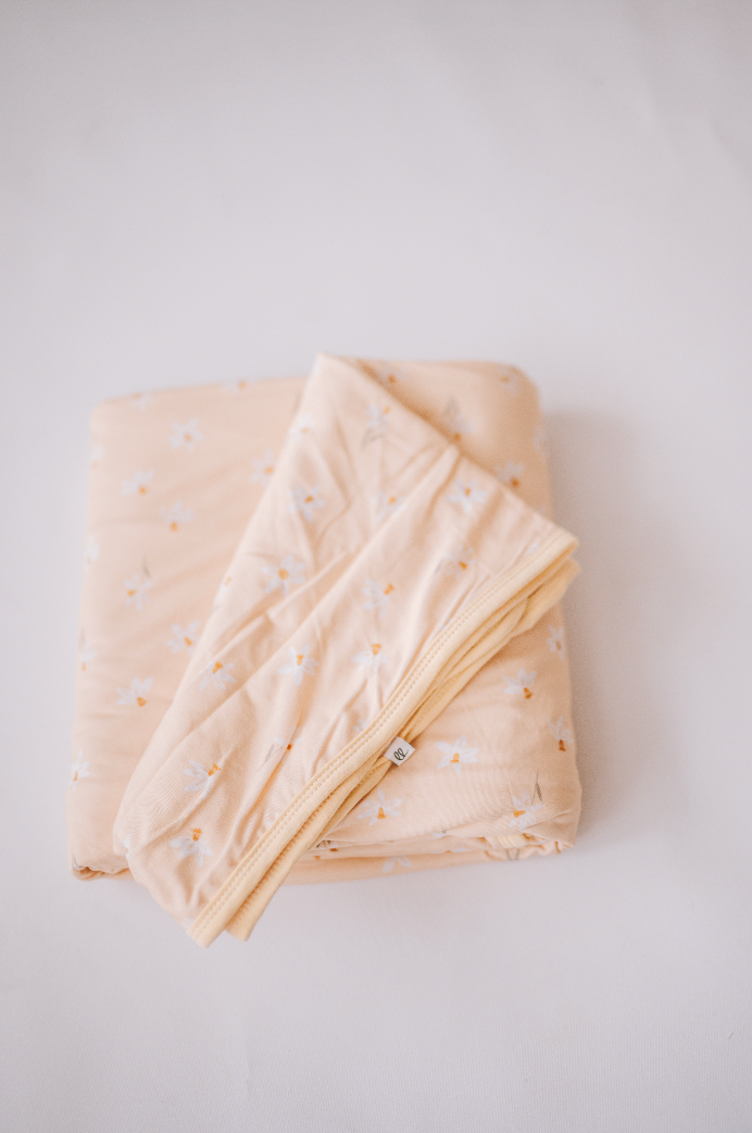 Sunlit Daffodil - (Triple Snug Blanket)