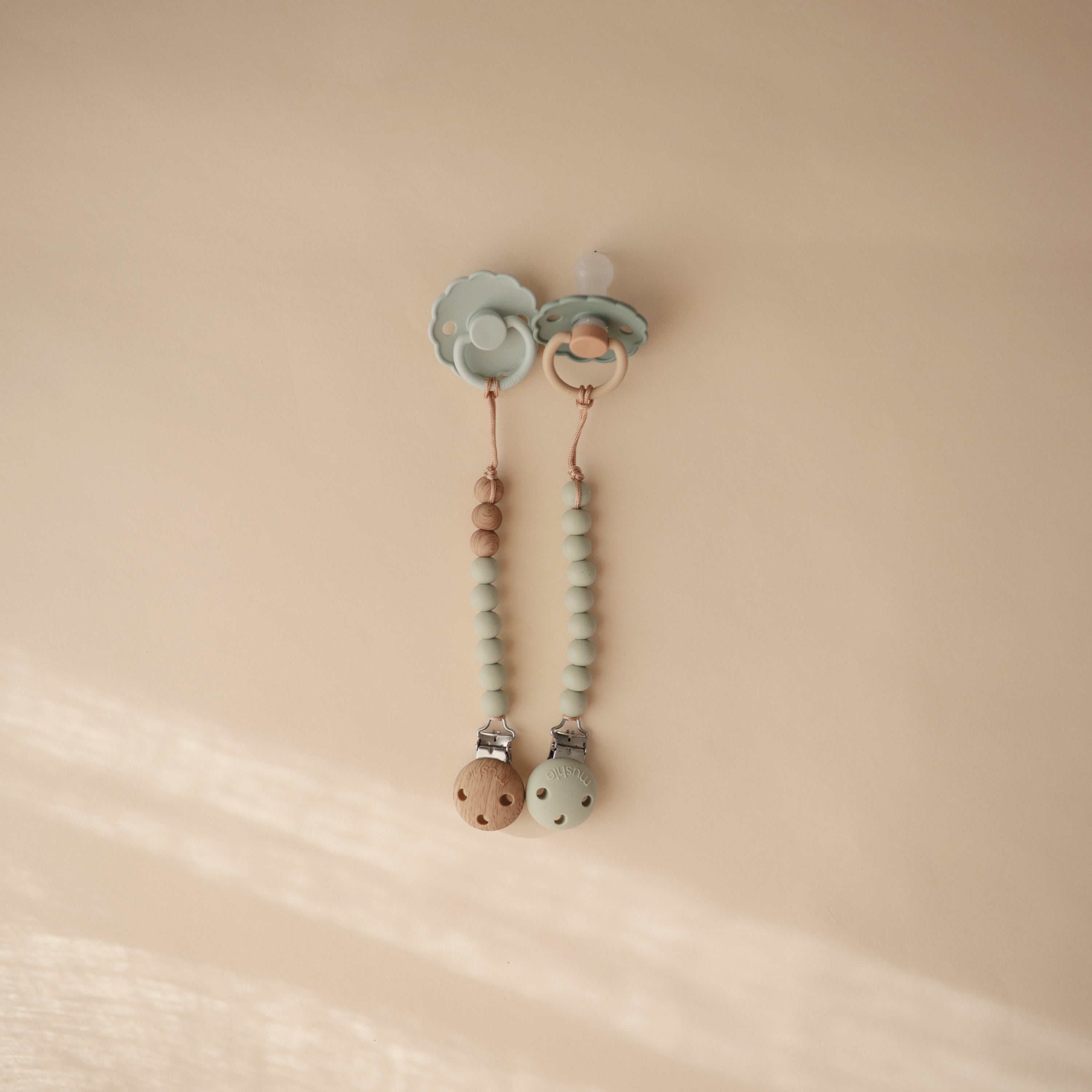 Silicone Pacifier Clip | Hera {Drop Ship}