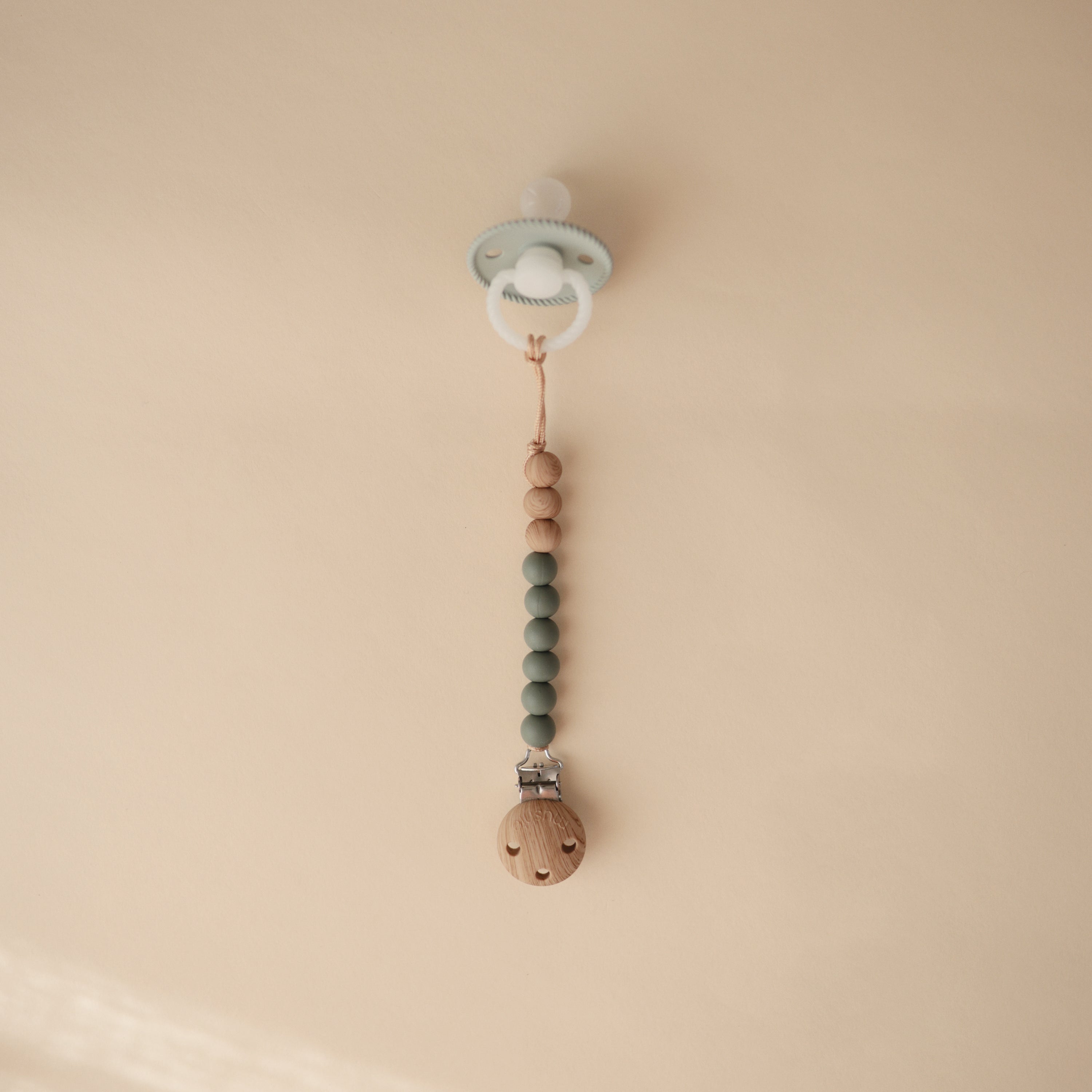 Silicone Pacifier Clip | Eva {Drop Ship}