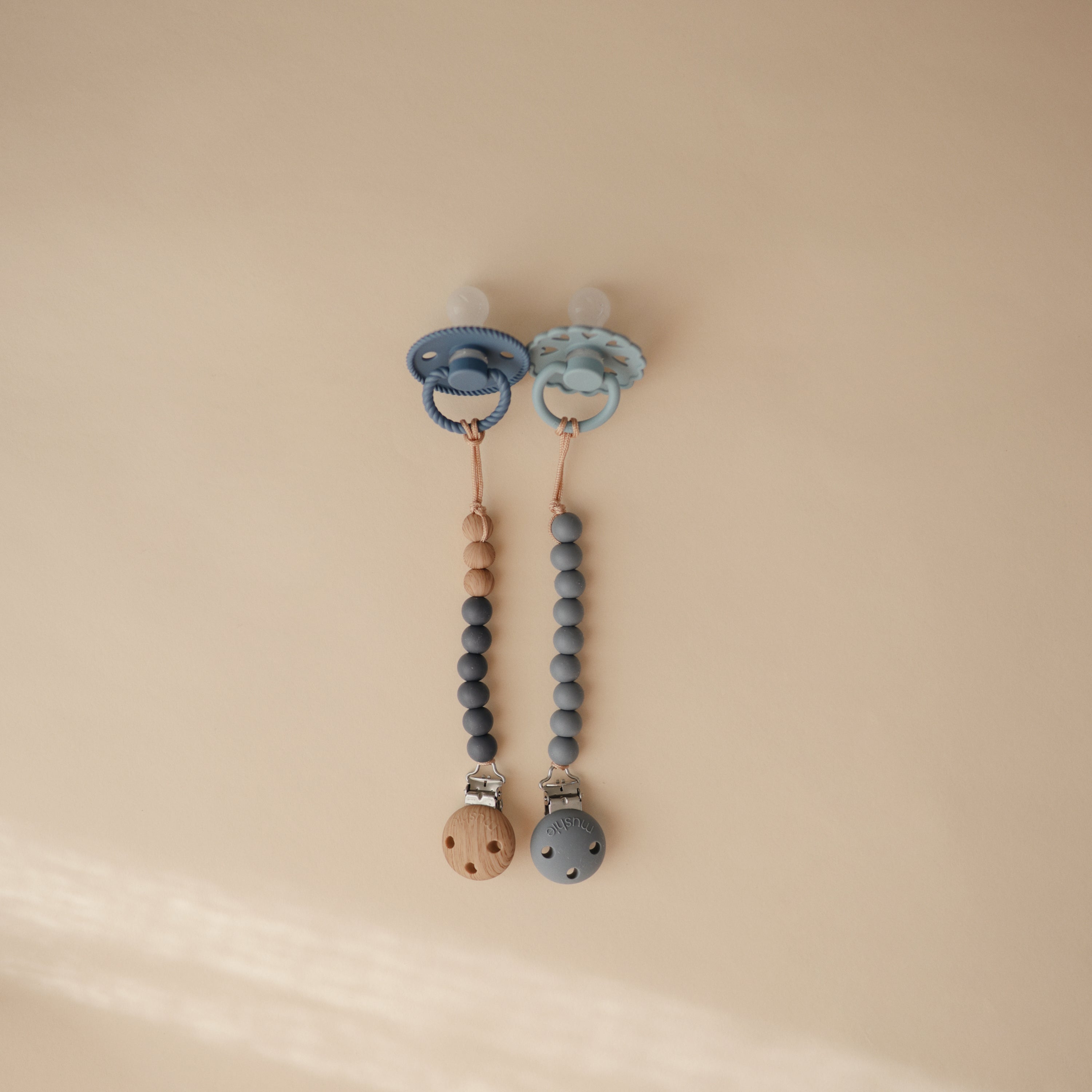 Silicone Pacifier Clip | Eva {Drop Ship}