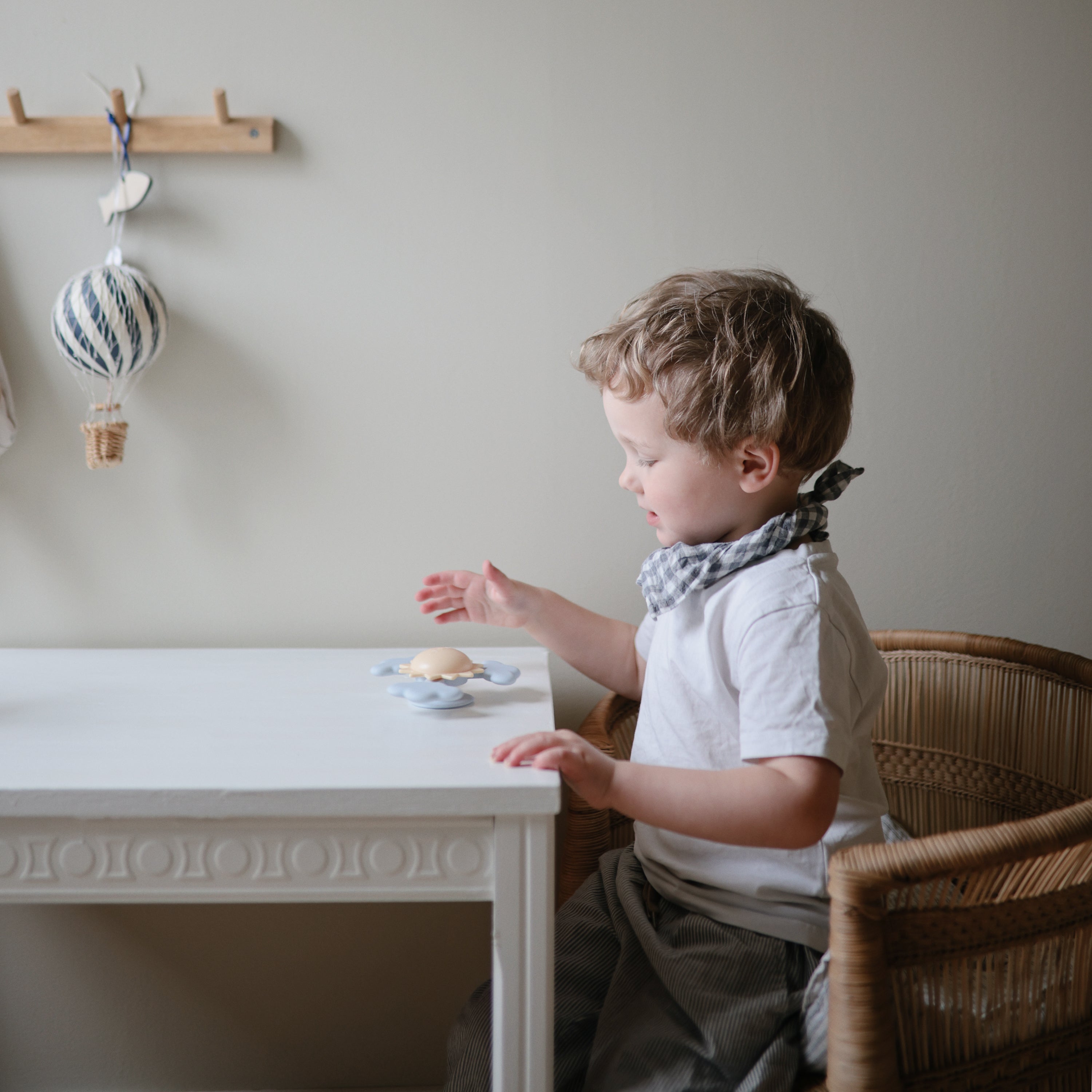 Sunshine Suction Spinner Toy {Drop Ship}