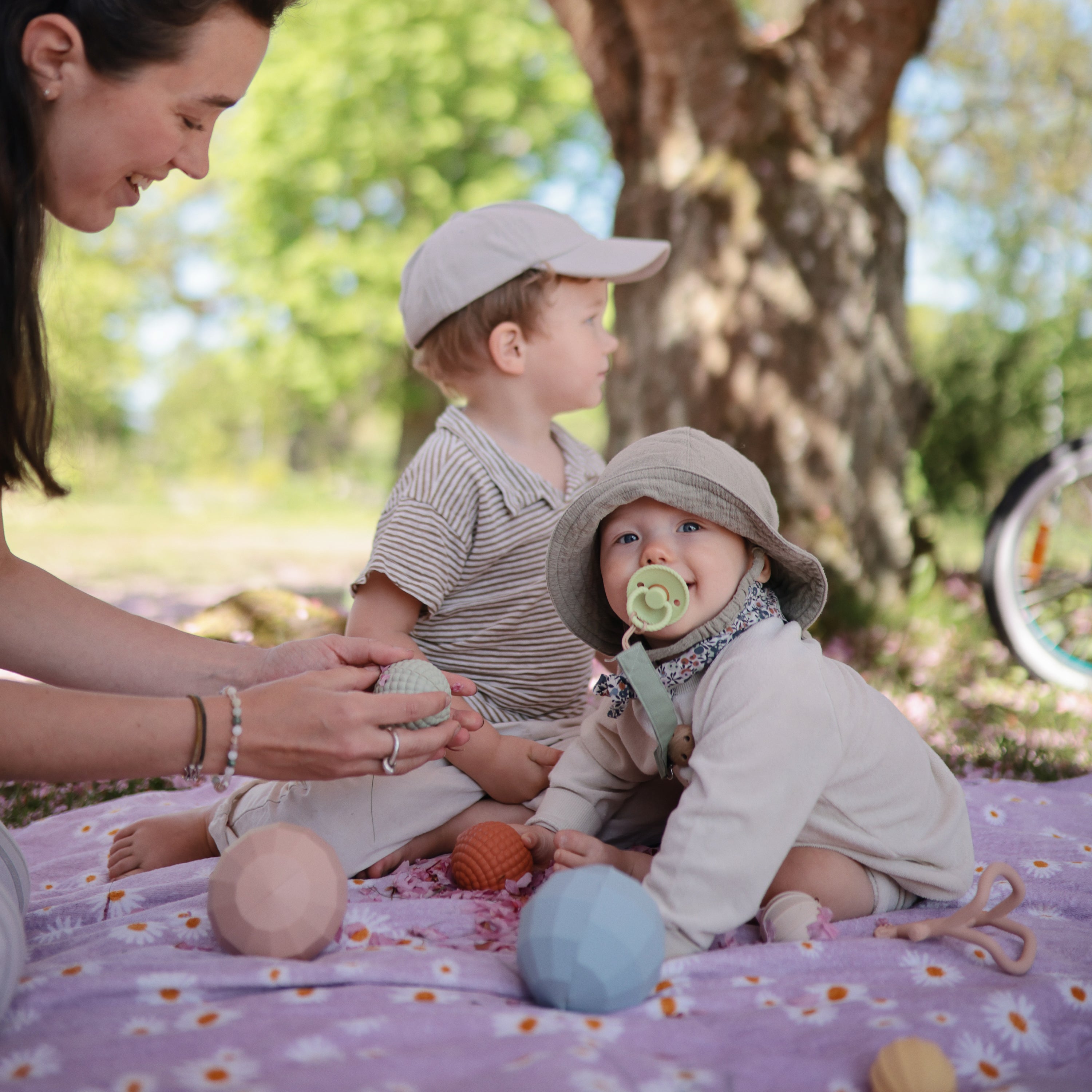 Nesting Spheres Sensory Toy {Drop Ship}