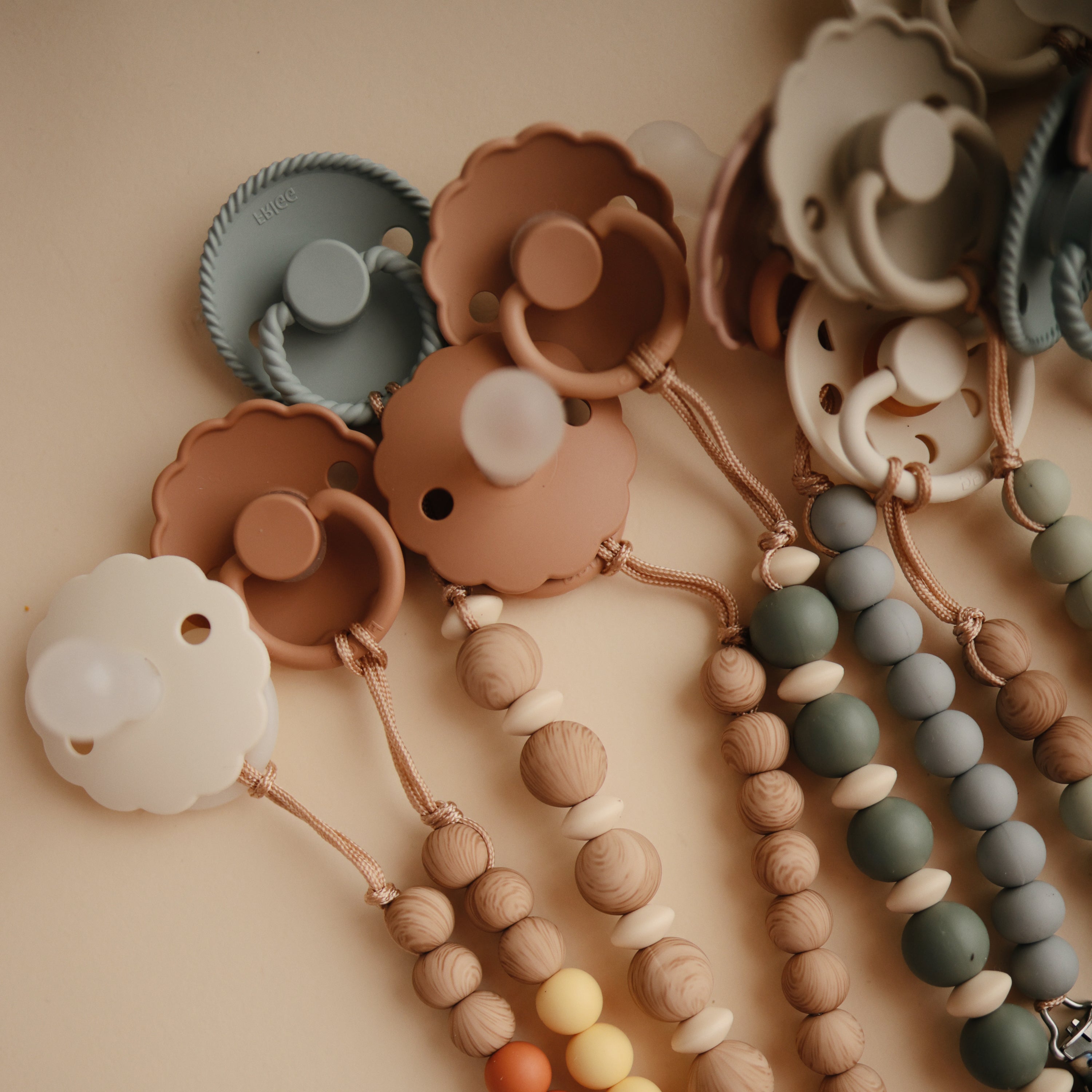 Silicone Pacifier Clip | Luna {Drop Ship}