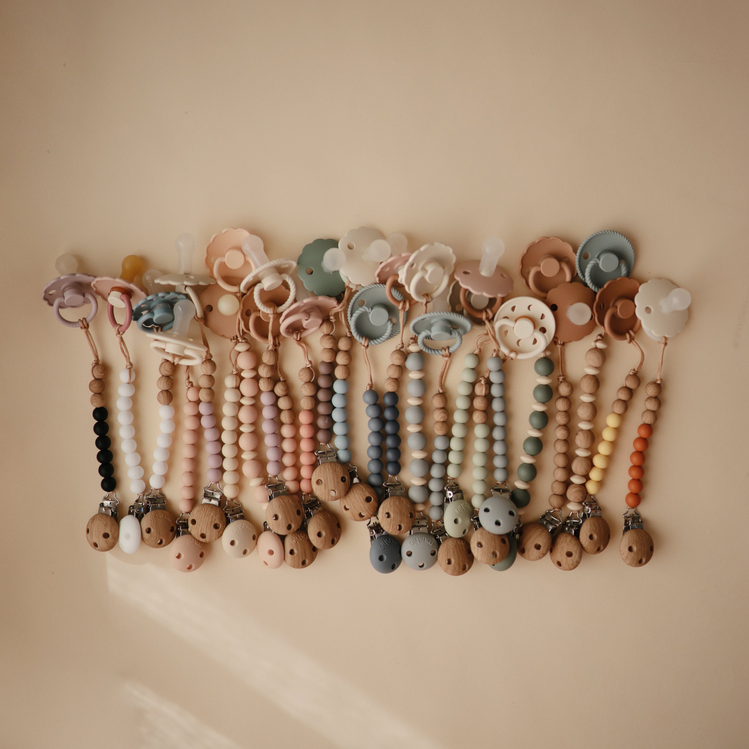 Silicone Pacifier Clip | Luna {Drop Ship}