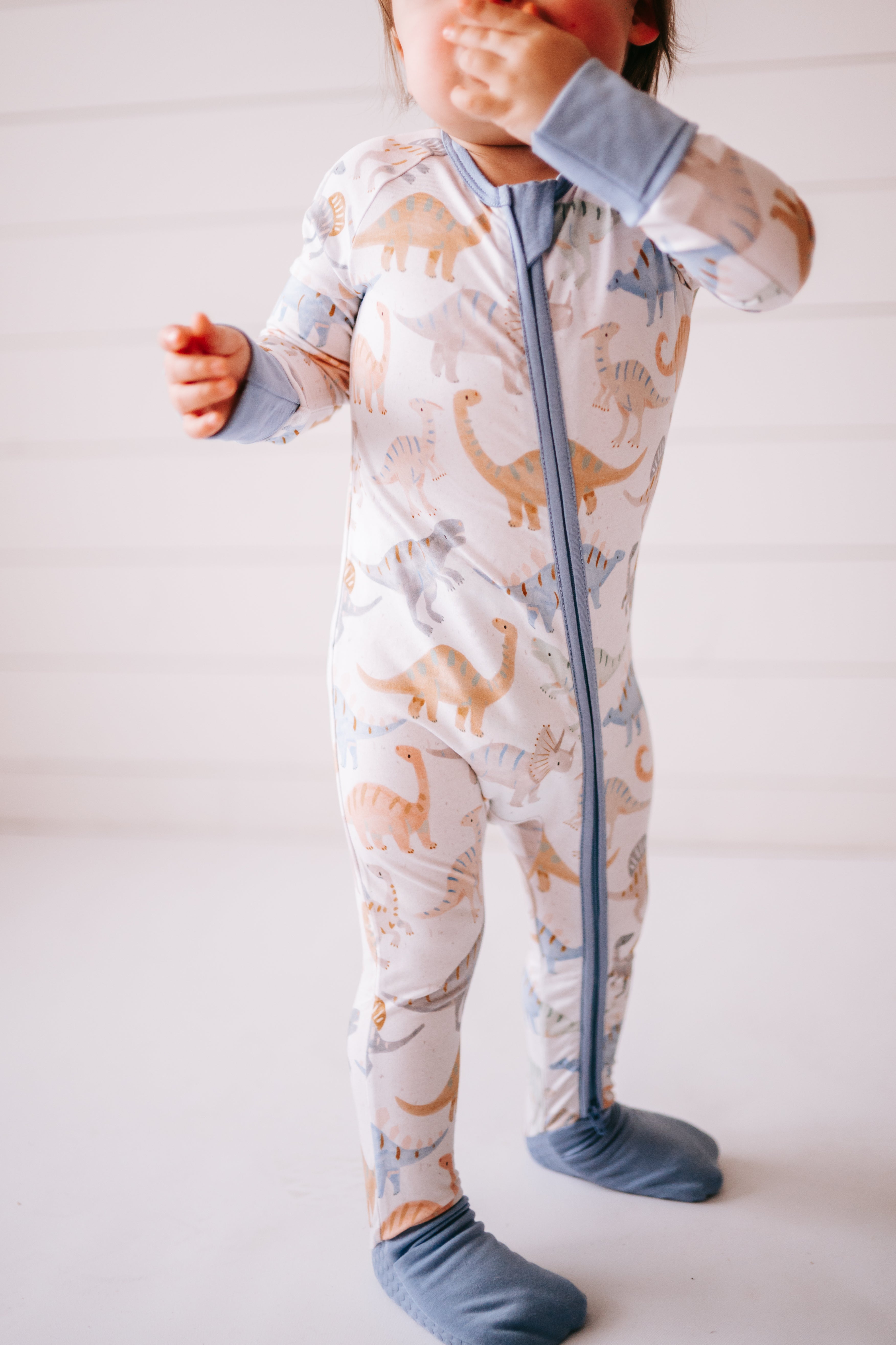 Roar - (Snug Zip Stretch)