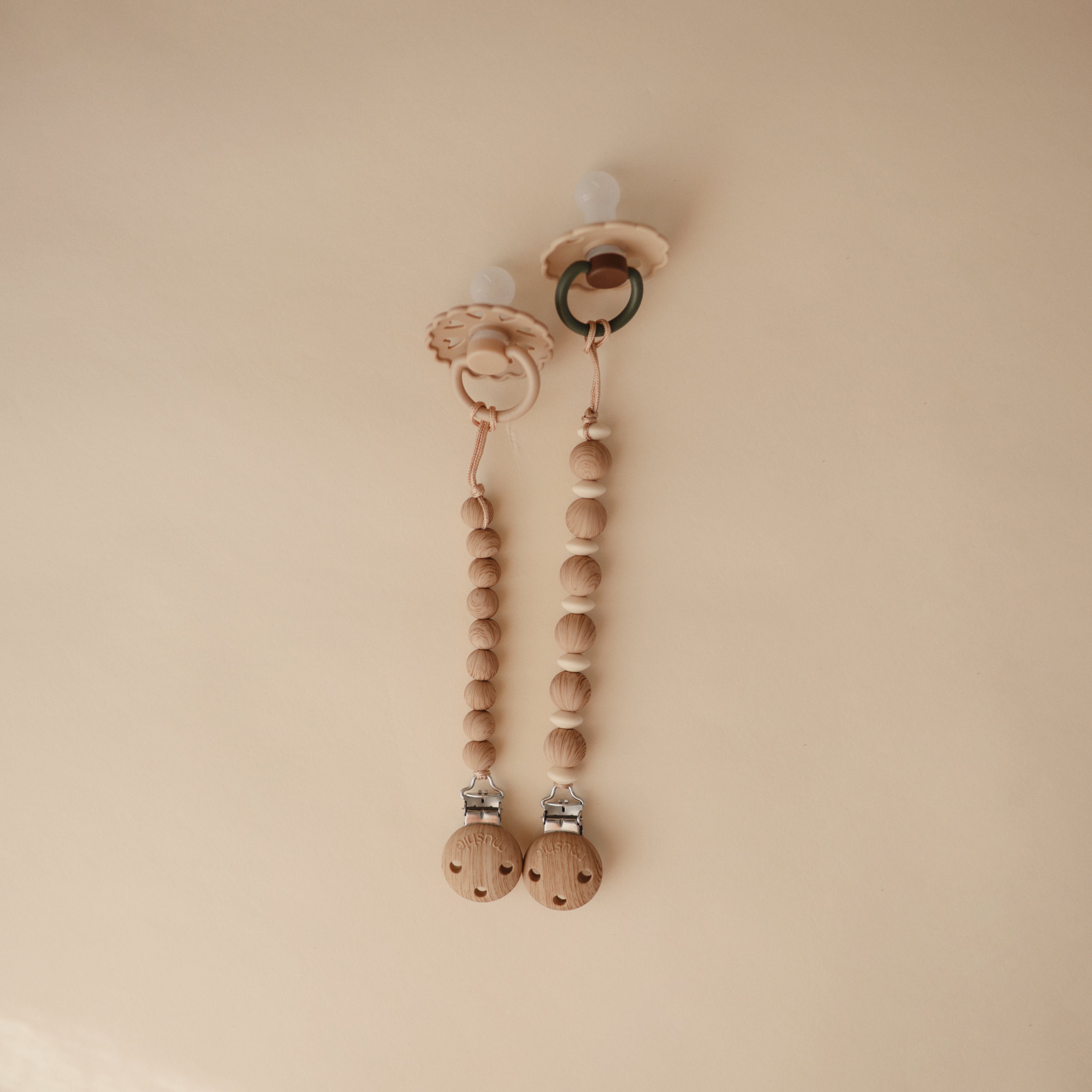 Silicone Pacifier Clip | Luna {Drop Ship}